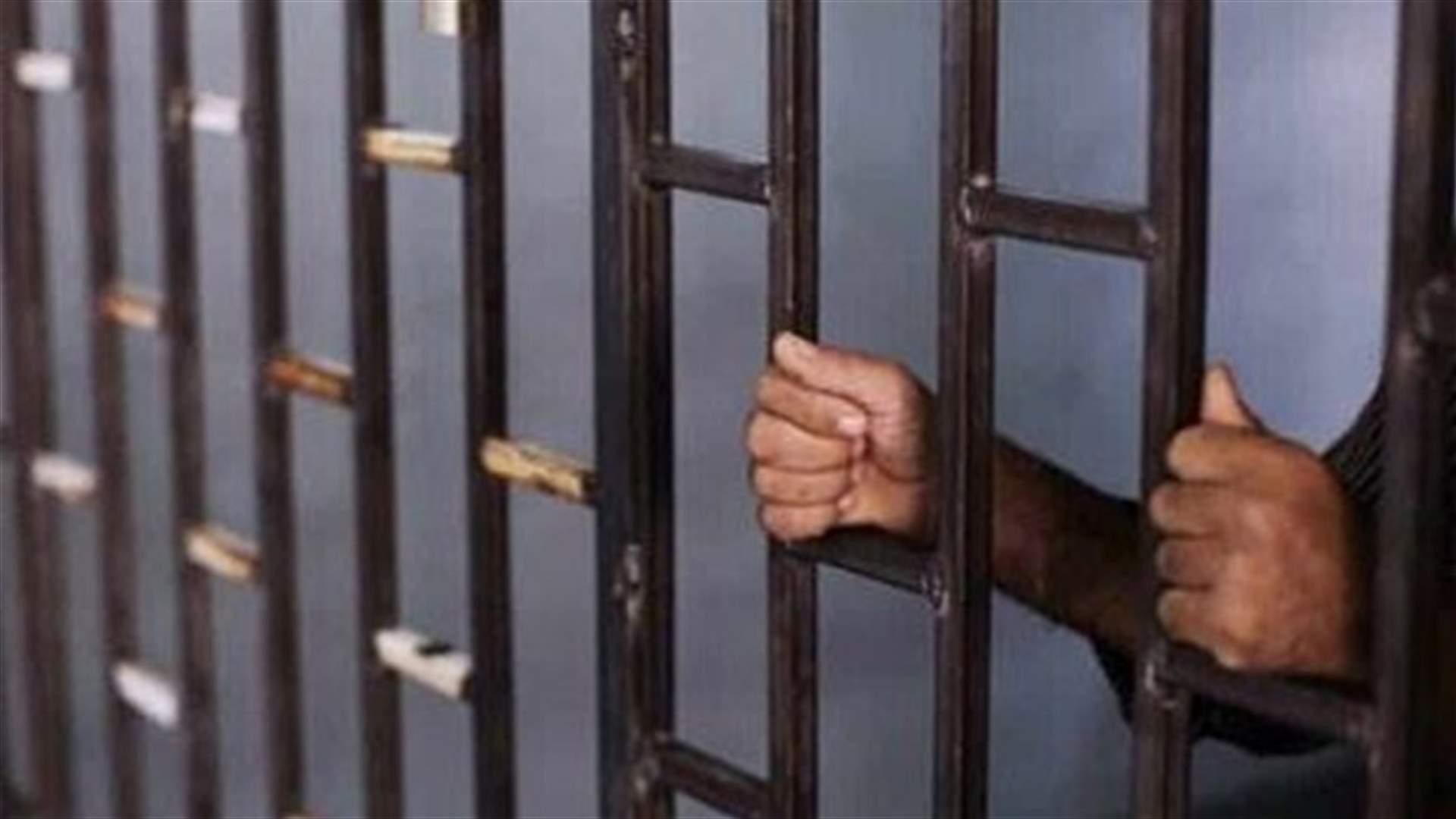 متابعة الحالات المصابة بفيروس كورونا في السجون...
