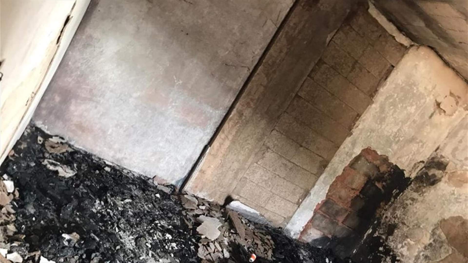جريح باندلاع حريق في منزله في وادي خالد