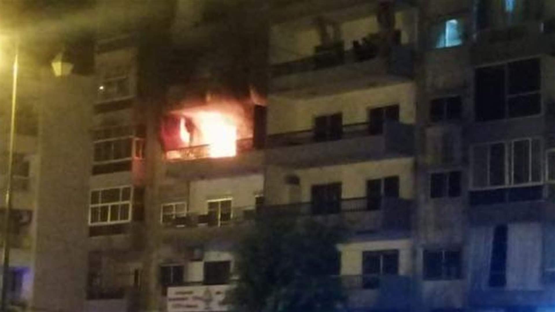 وفاة شخص وجرح اثنين آخرين باندلاع حريق داخل شقة في طرابلس