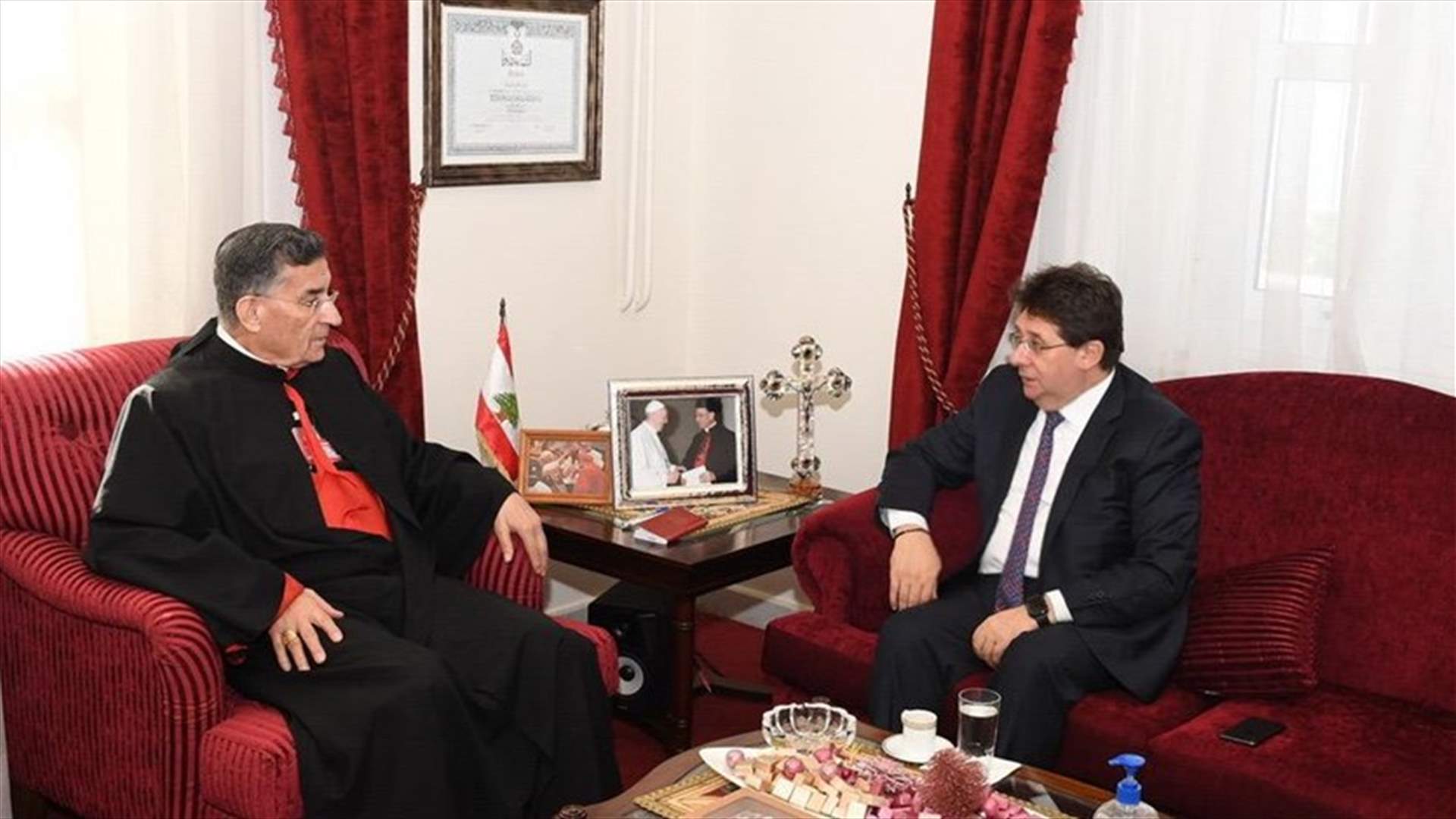 كنعان من بكركي: الرئيس والبطريرك مع حسم الحكومة اليوم قبل غد وفقا للدستور والمبادرة الفرنسية من دون اجتزاء