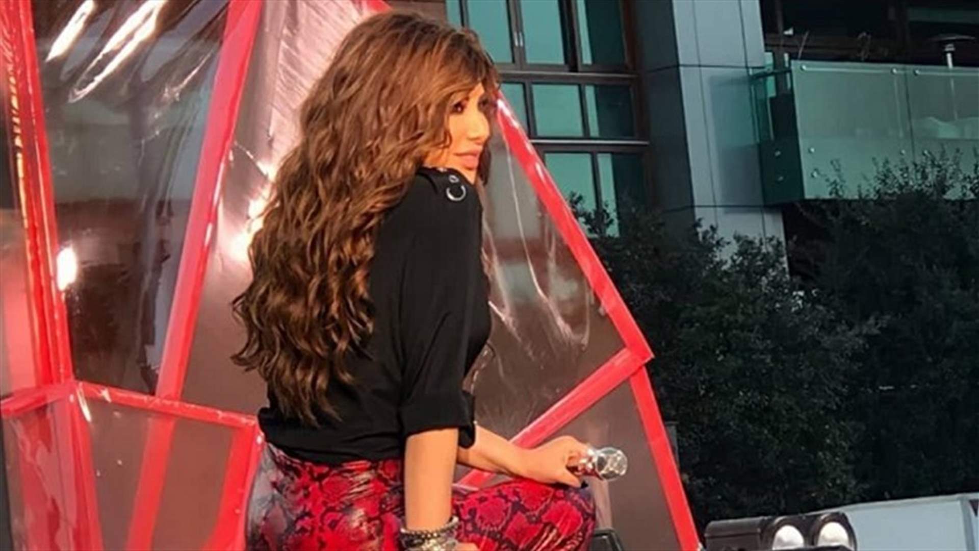نجوى كرم تتصدّر تويتر... غناء ورقص في وسط العاصمة لإعادة الحياة الى بيروت