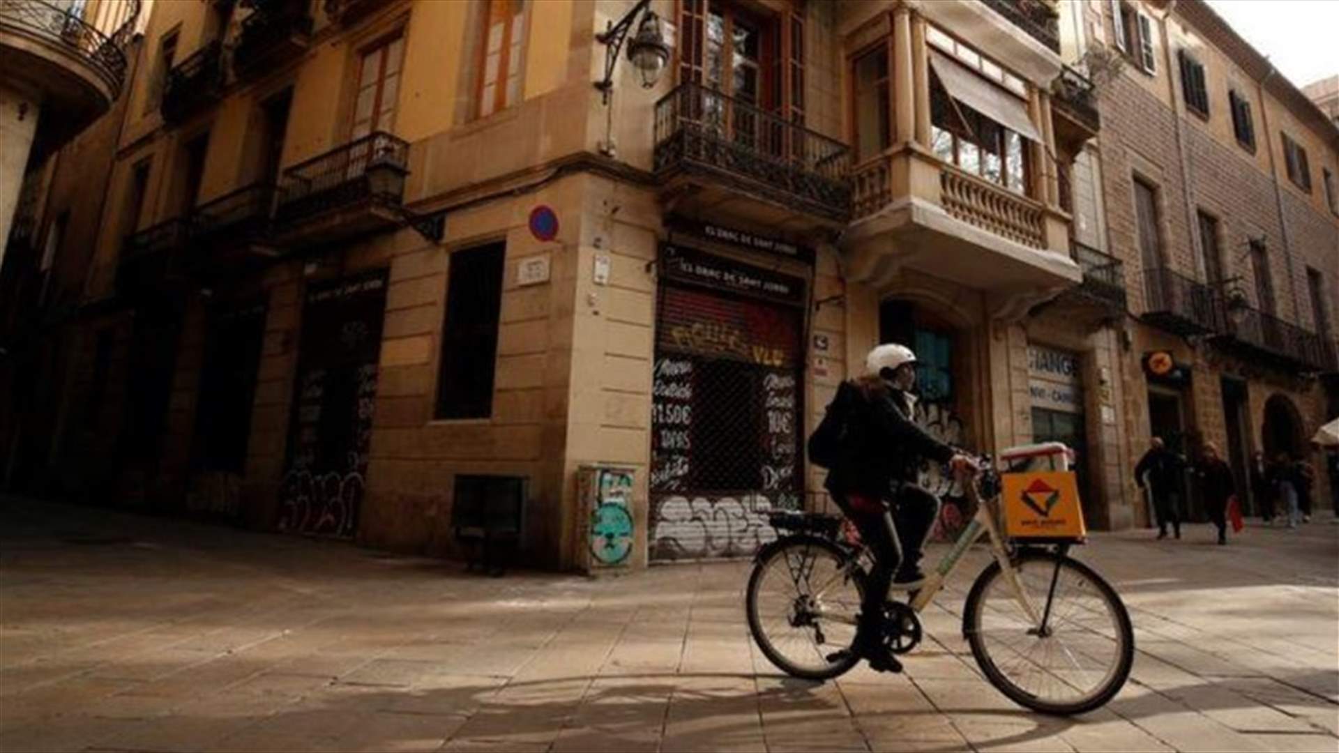 من السياحة إلى خدمة التوصيل في عصر كورونا... نساء برشلونة يُعدن ابتكار أعمال الدراجات الهوائية