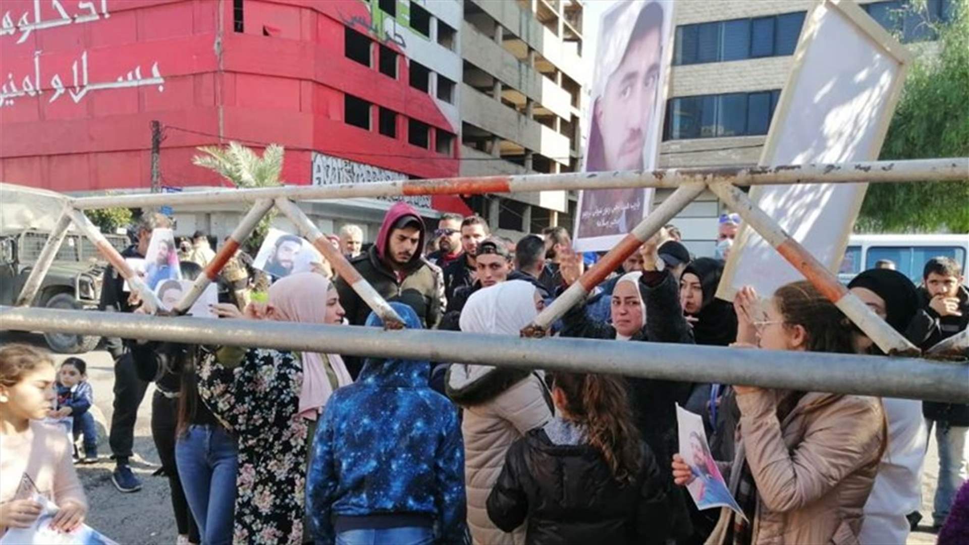 اعتصام لأهالي المفقودين في عبارة الموت أمام سرايا طرابلس