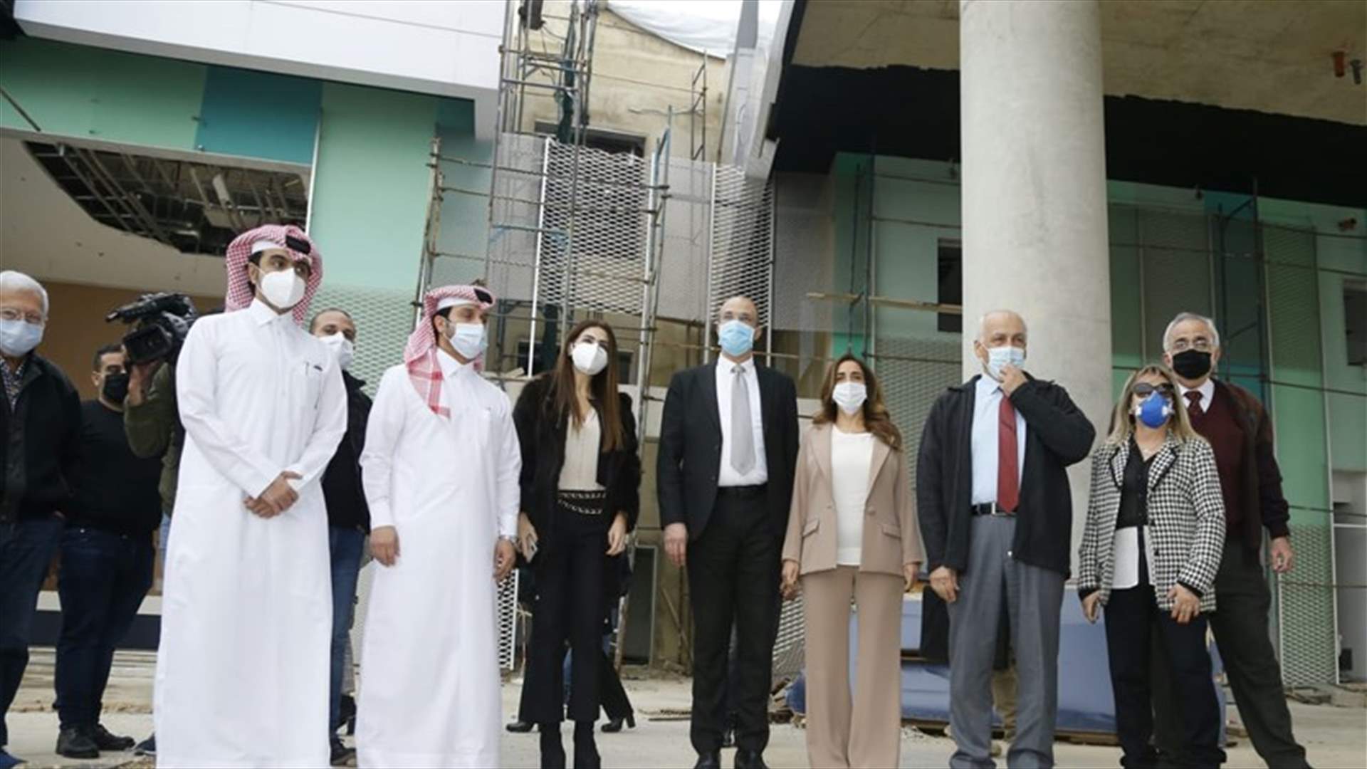 عكر وحسن تفقدا ومسؤولين قطريين مستشفى الكرنتينا لاستطلاع سبل اعادة بنائه وتجهيزه بهبة قطرية