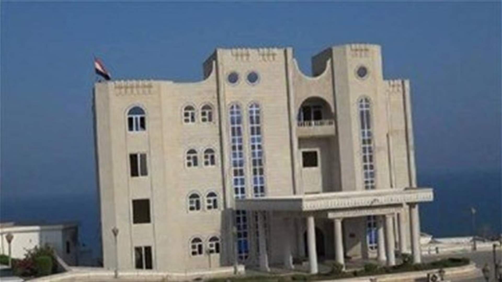 Thirteen killed in attack on Aden airport moments after new Yemen cabinet lands