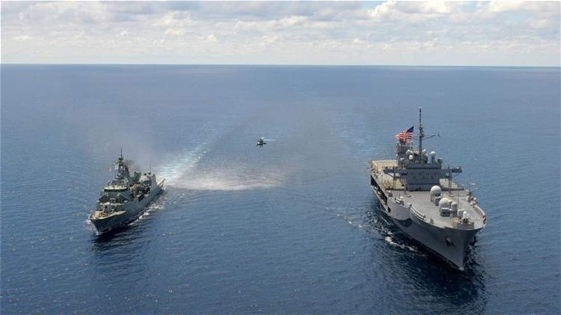 سفينتان حربيتان أميركيتان تعبران مضيق تايوان