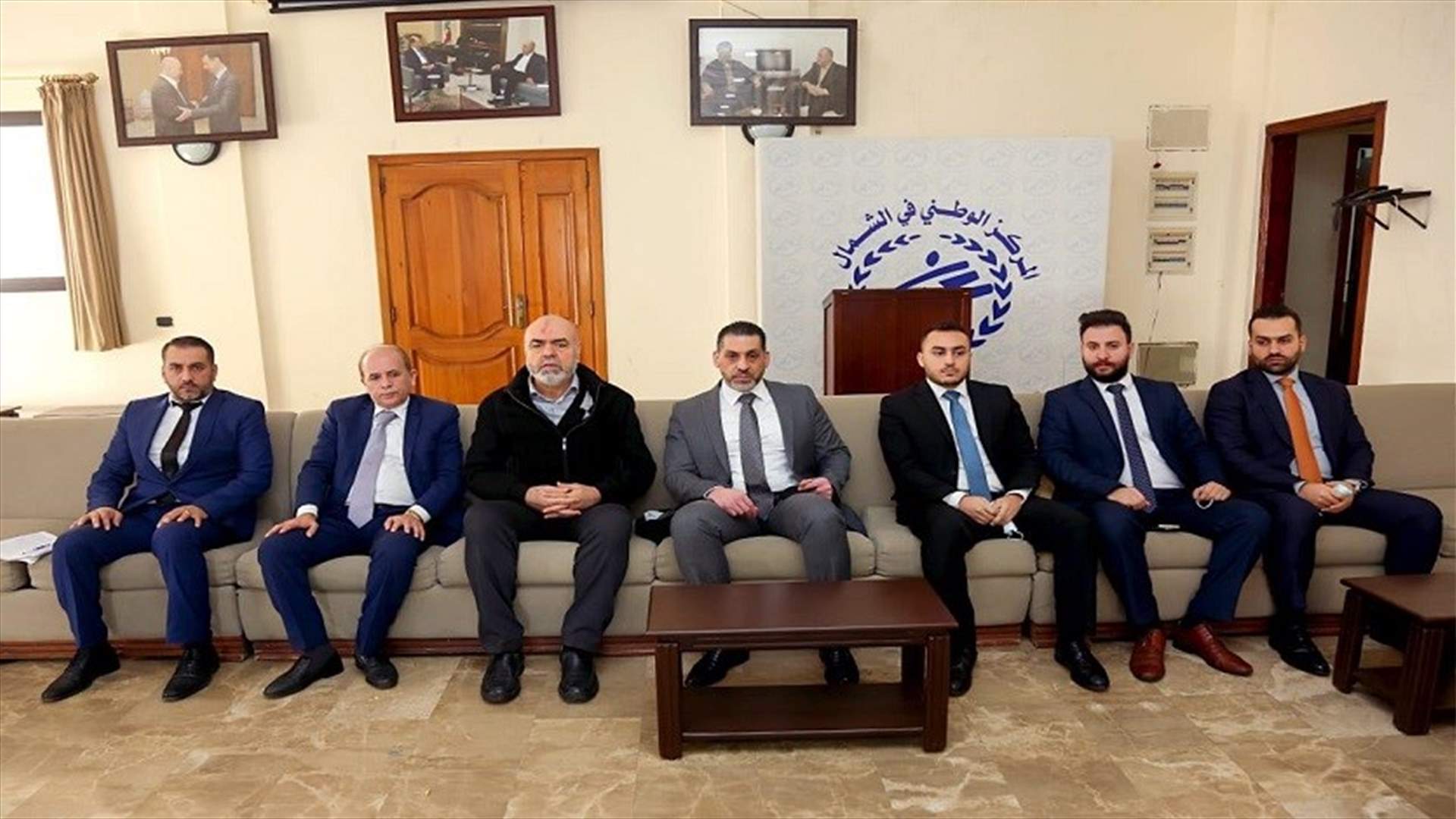 وفد من السفارة السورية وزع مساعدات مالية على النازحين المتضررين من حريق مخيم بحنين - المنية