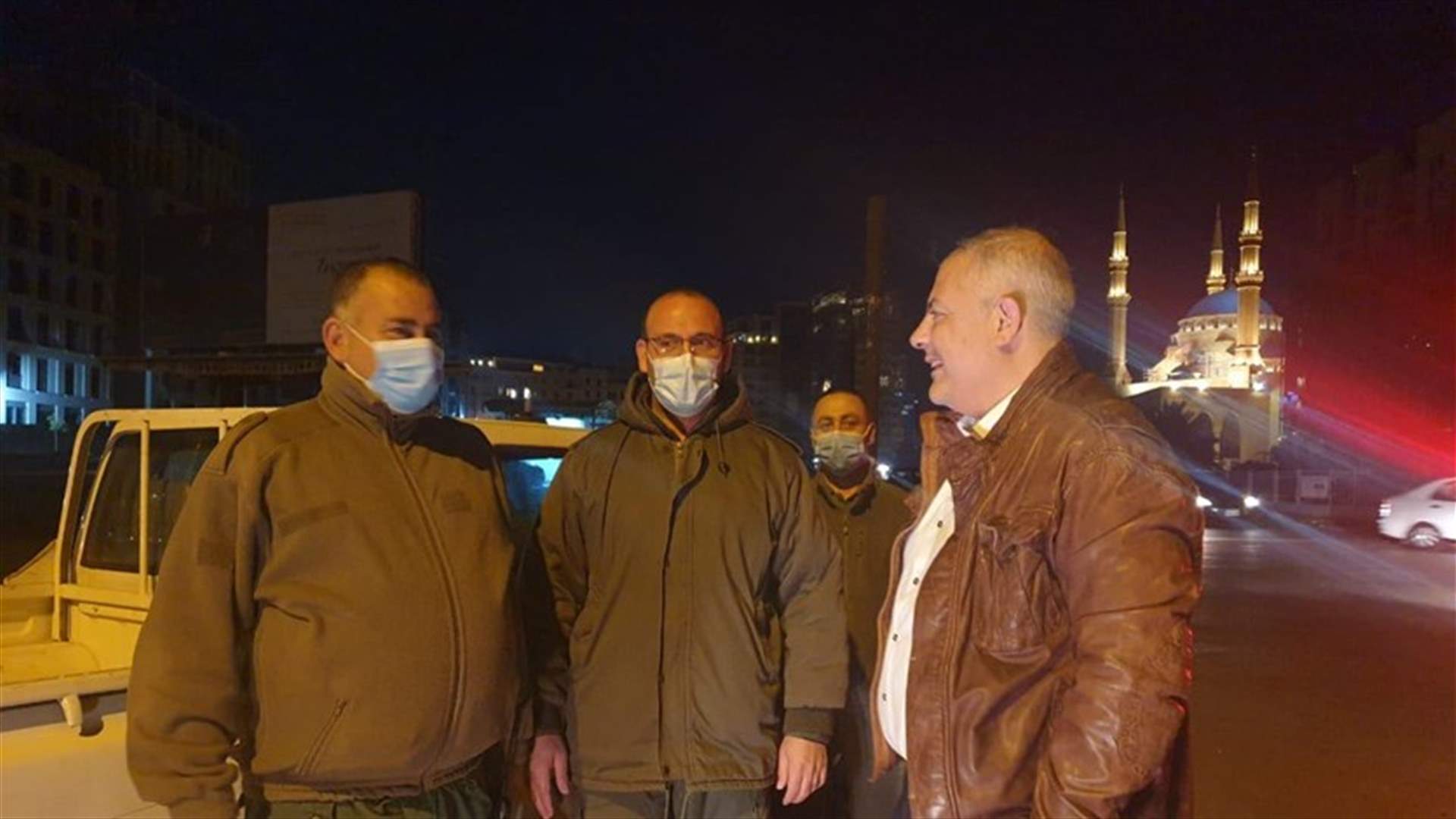 محافظ بيروت يجول على نقاط تمركز عناصر فوجي اطفاء وحرس بيروت لمواكبة احتفالات ليلة رأس السنة (صور)