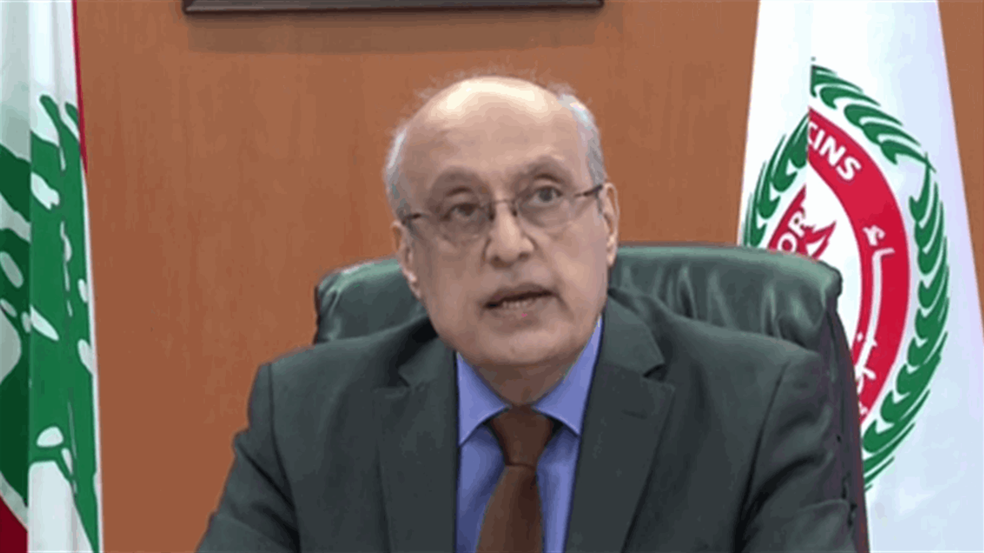 أبو شرف يتسلم من الراعي درعا: الإقفال هو الحل قبل وصول اللقاح