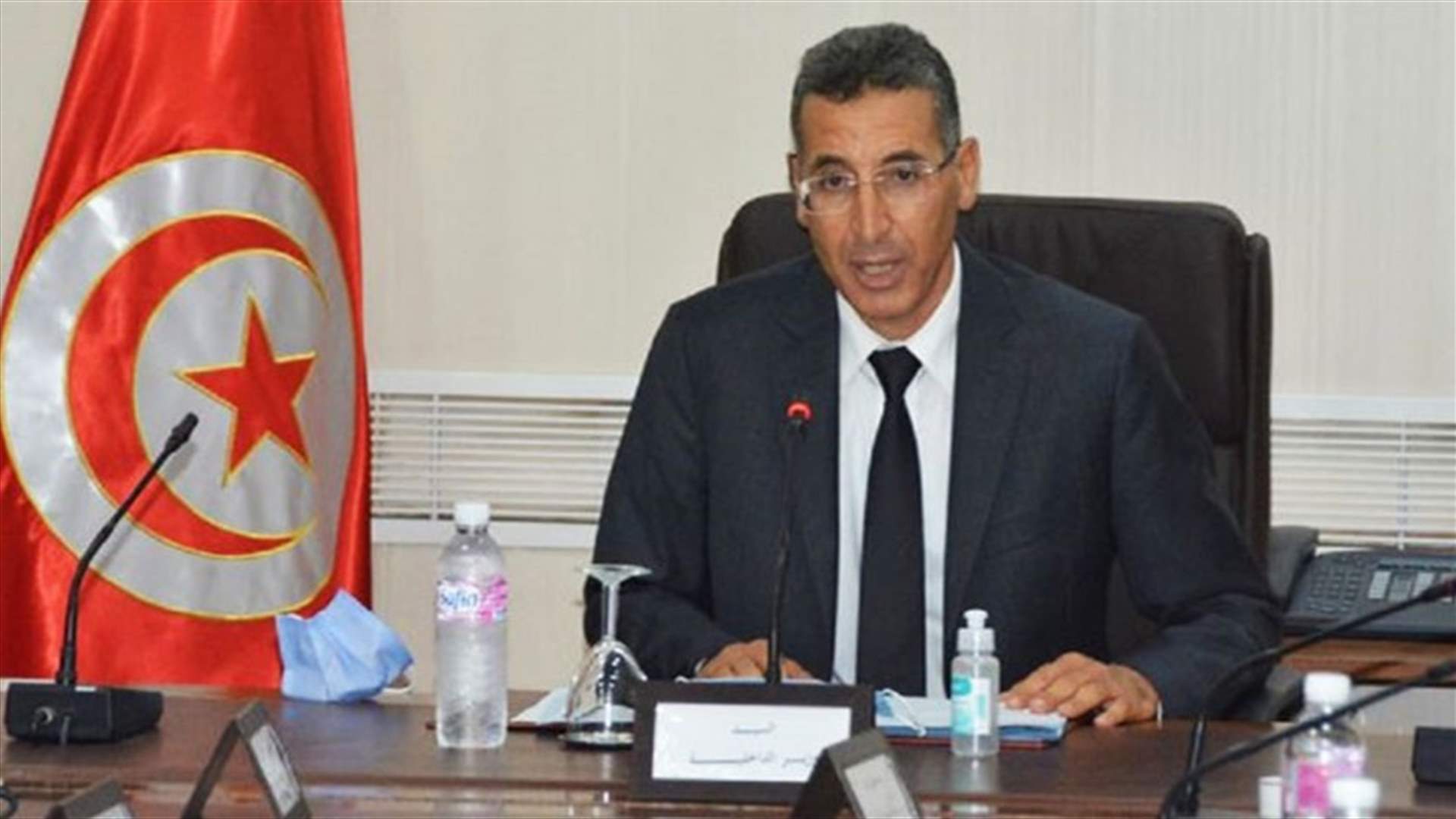 رئيس الحكومة التونسية يقيل وزير الداخلية توفيق شرف الدين