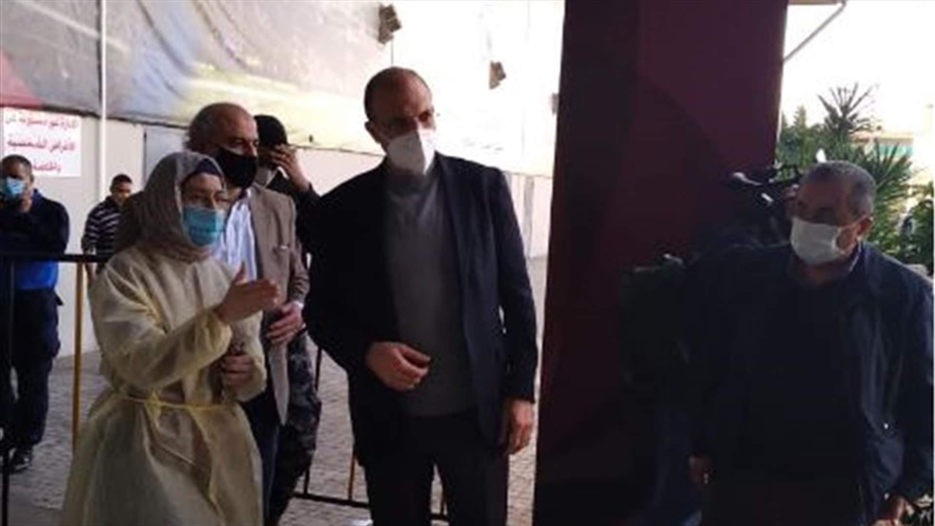 وزير الصحة تفقد حملة الفحوص الميدانية في الملعب البلدي في جونية: لتتحمل المستشفيات الخاصة مسؤولياتها وتفتح أقساما خاصة لمرضى كورونا