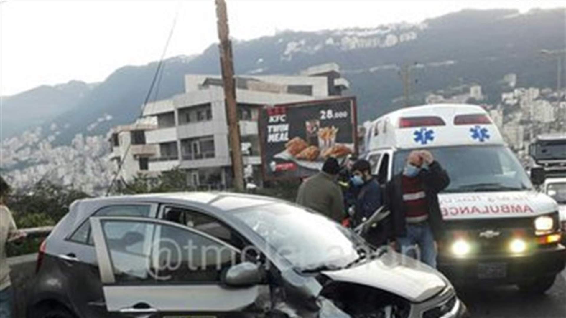 التحكم المروري: جريح نتيجة اصطدام مركبة بحائط على اوتوستراد جونية المسلك الغربي محلة صربا ودراج من مفرزة سير جونية يعمل على المعالجة وتسهيل السير