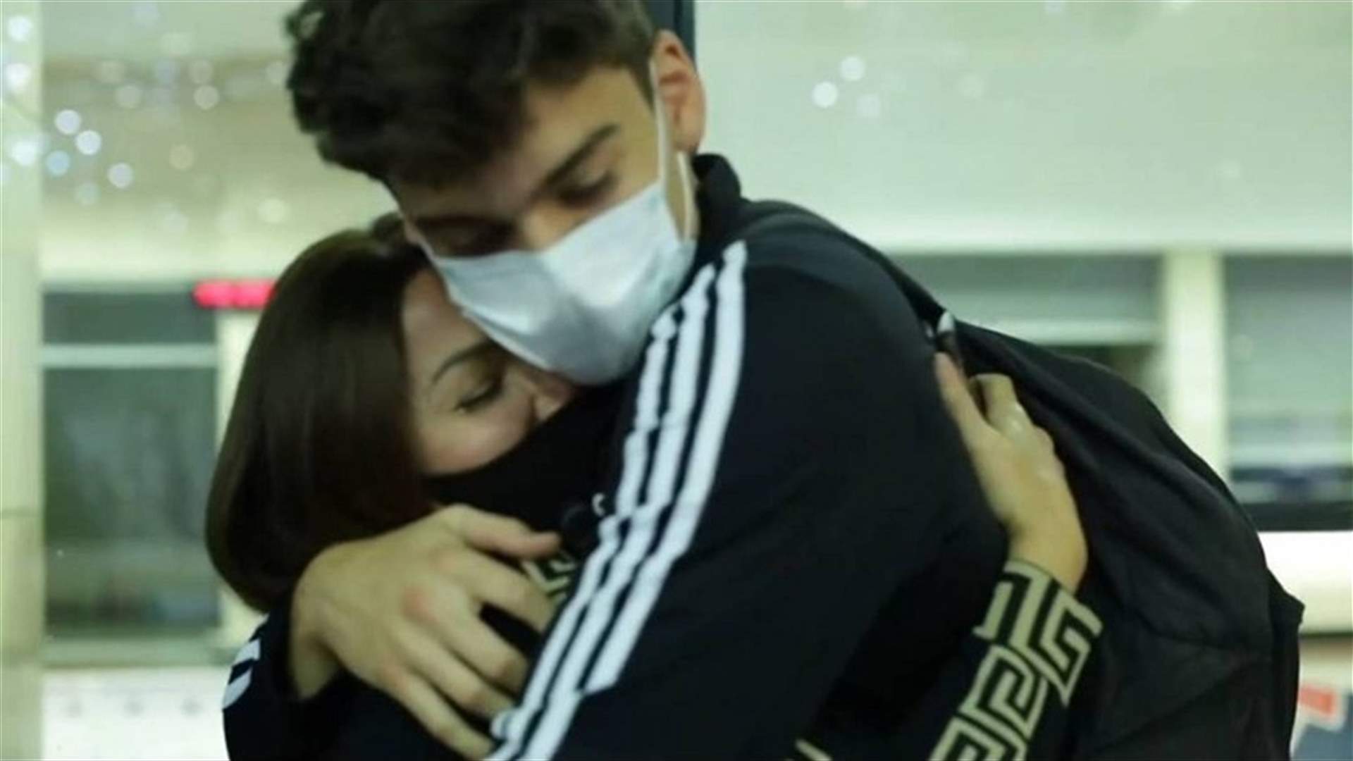 سوزان نجم الدين تلتقي بأبنائها للمرة الأولى منذ 5 سنوات... فيديو مليء بالمشاعر والدموع