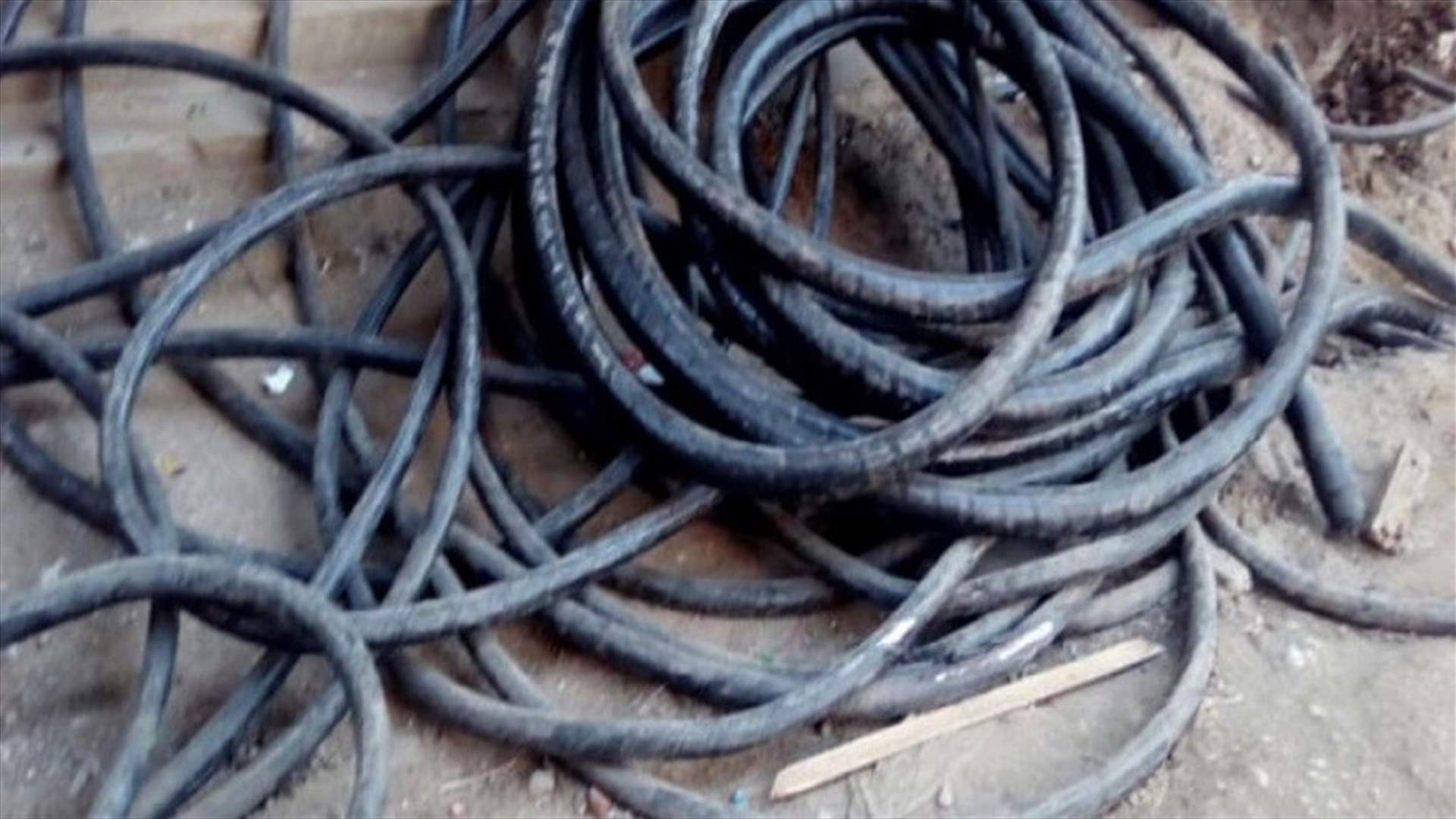 توقيف سارق كابلات كهربائية في غرفين