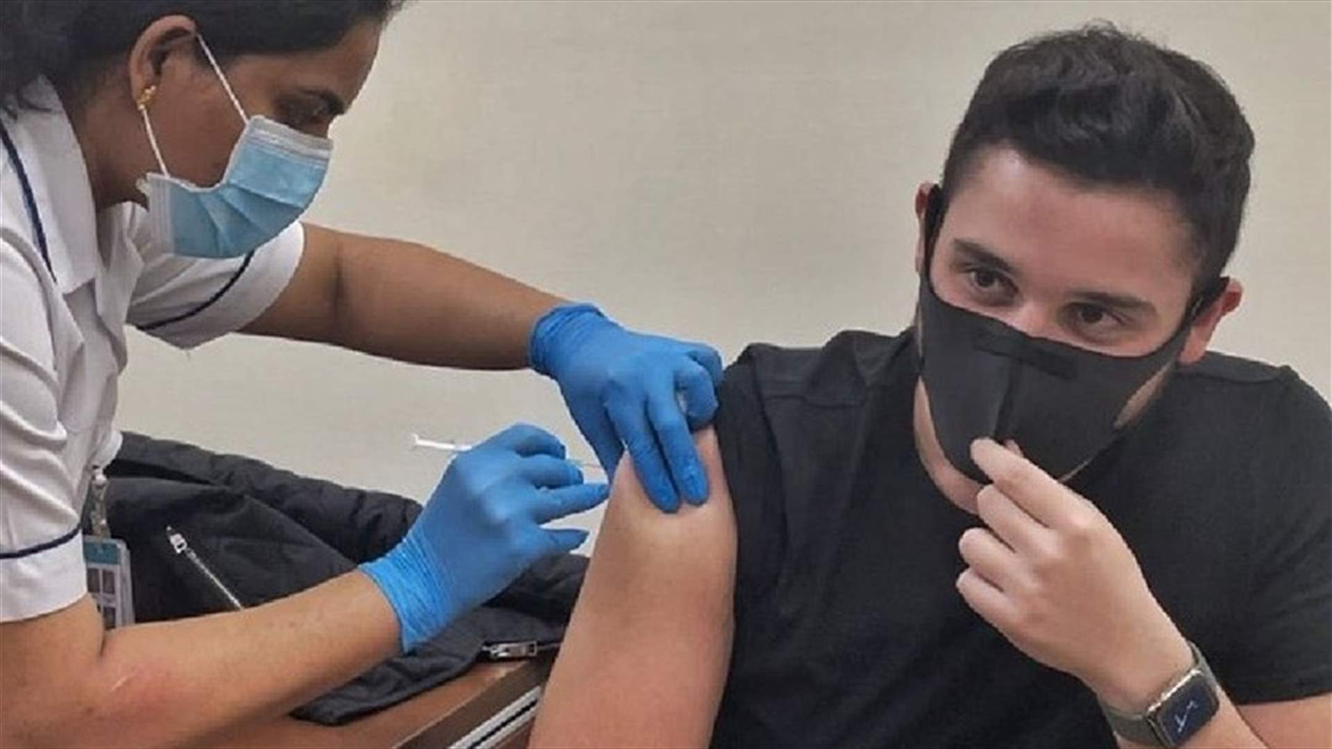 الوليد الحلاني يحذف صورة تلقيه لقاح كورونا... ومطالبات بتطبيق قانون السجن بحقه!
