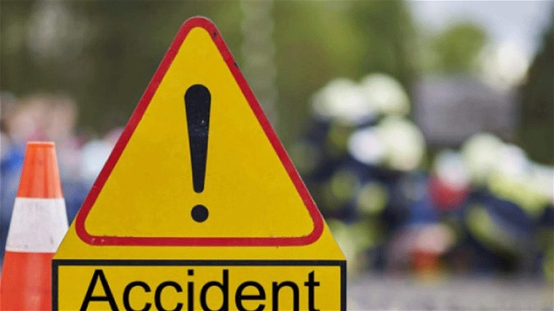 4 جرحى في حادث سير على أوتوستراد الزهراني بينهم مسعفان