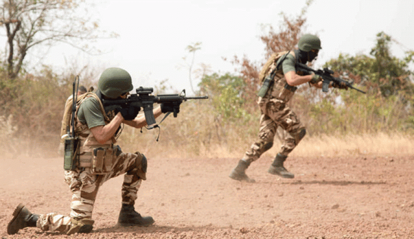 مناورات عسكرية للجيش الجزائري عند الحدود مع المغرب