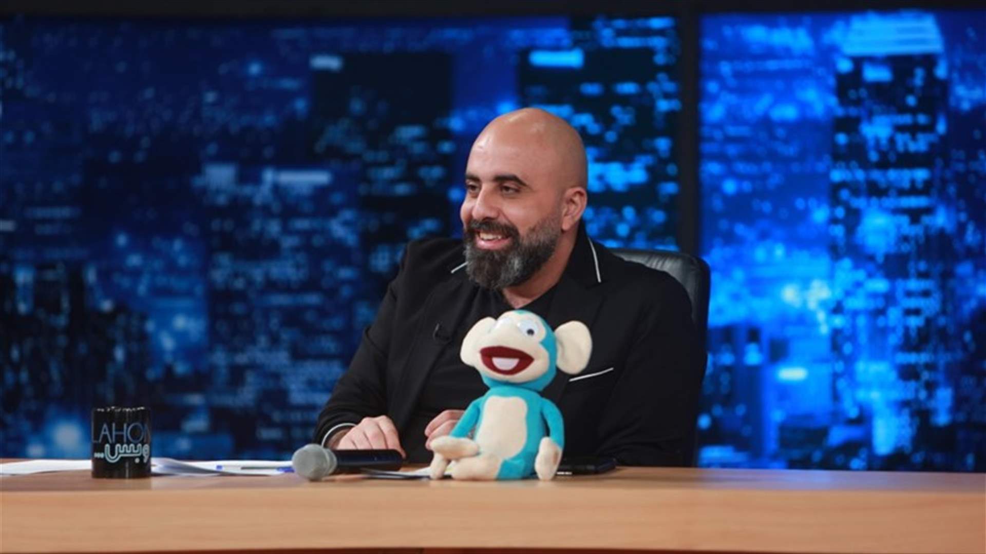 هشام حداد يتلقى لقاح فيروس كورونا... ما علاقة جاد بو كرم؟ (فيديو)