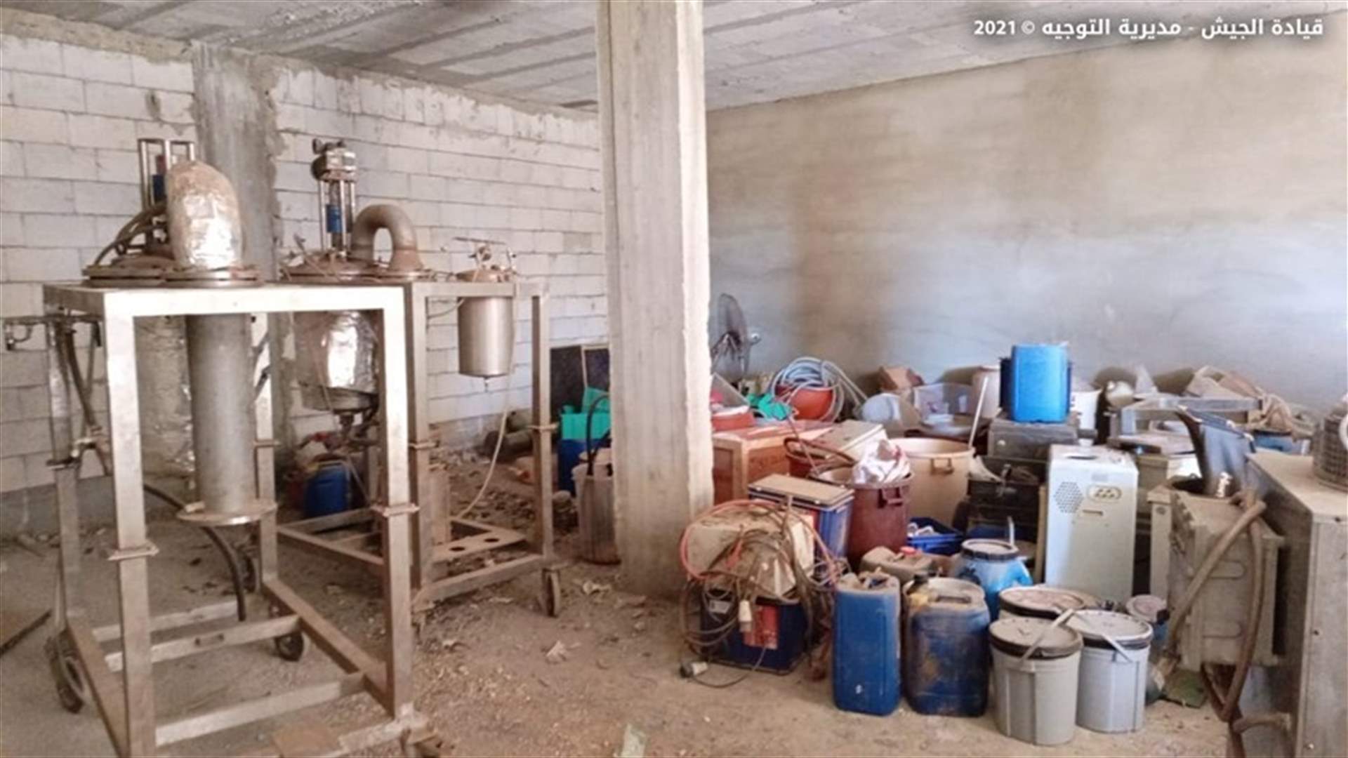 الجيش: ضبط مصنع للكبتاغون والمخدرات في بوداي... وتوقيف عدد من الأشخاص (صور)