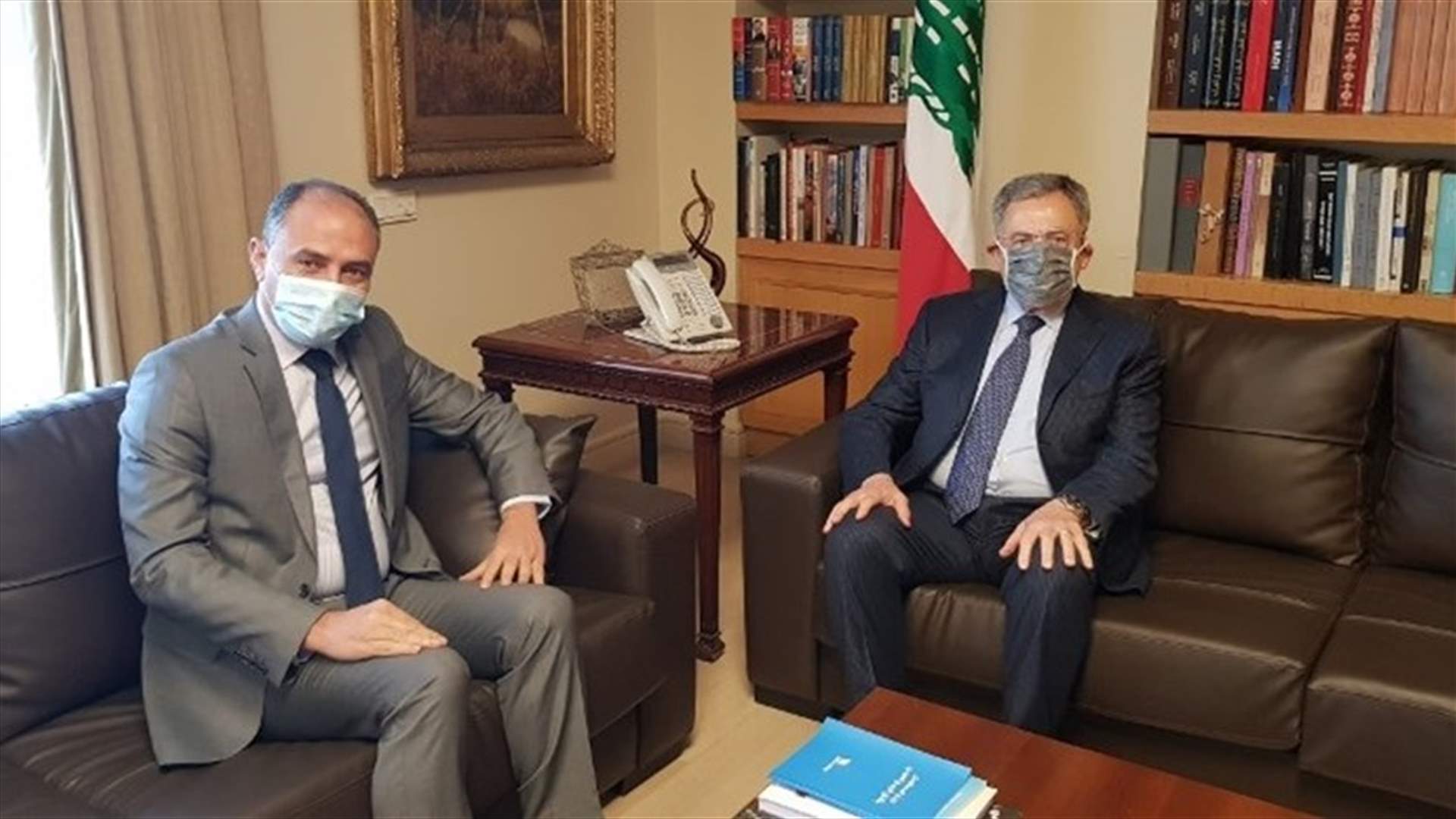 السنيورة اتصل بالراعي ودريان...