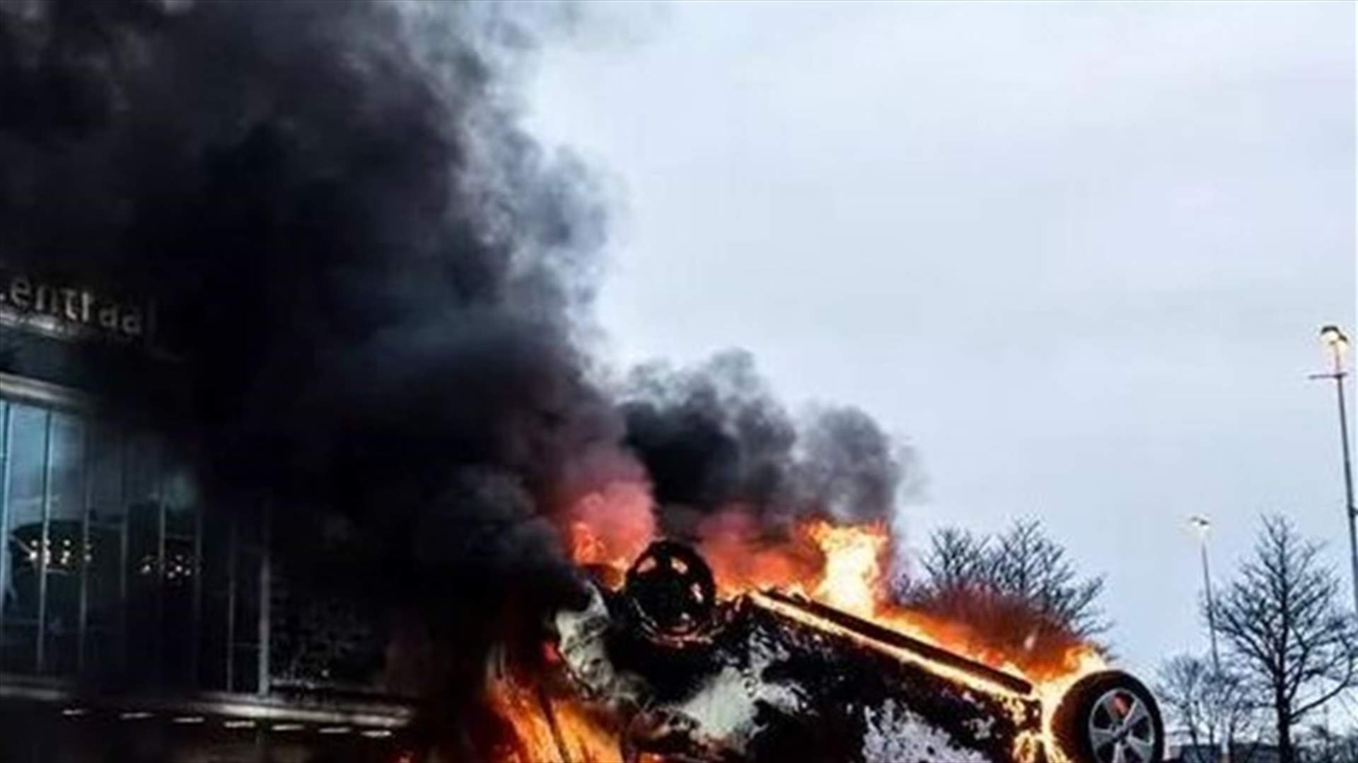 ليلة ثانية من أعمال الشغب في هولندا بعد فرض حظر التجول