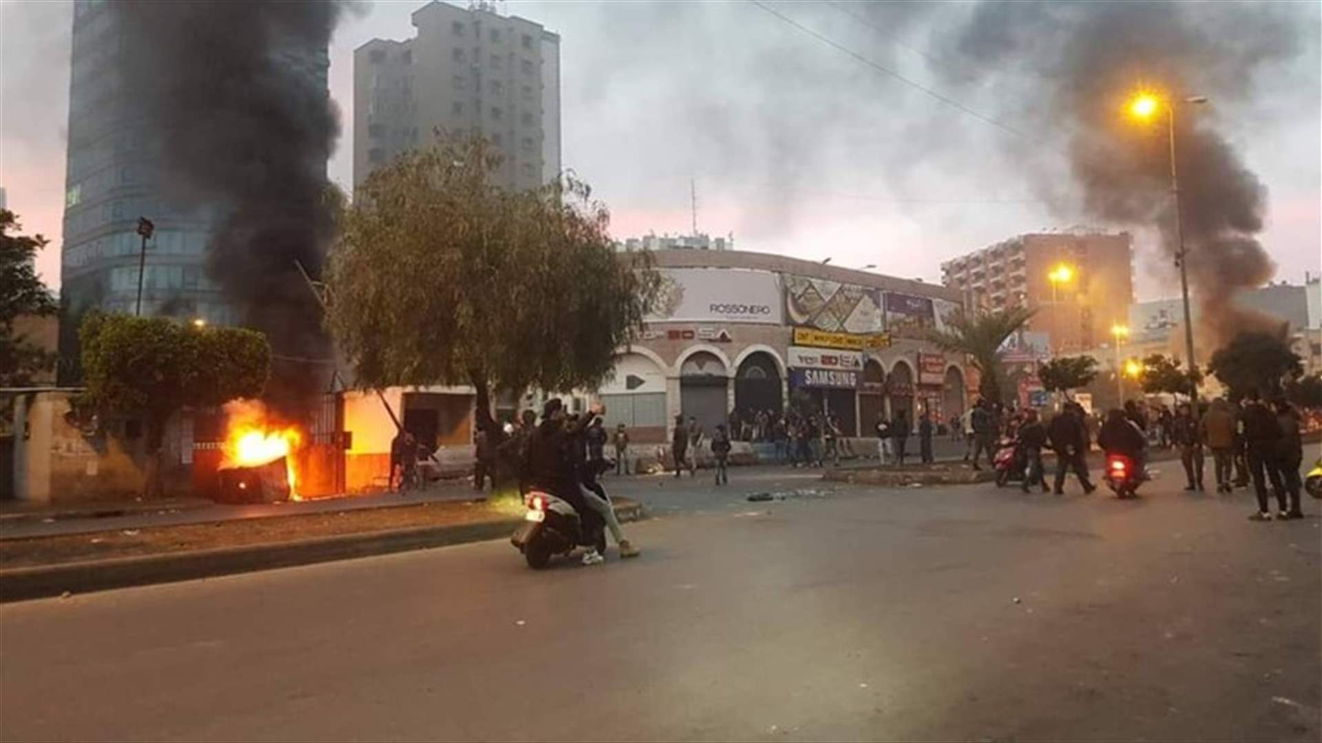 Protestors block roads in Tripoli as anger grows over lockdown