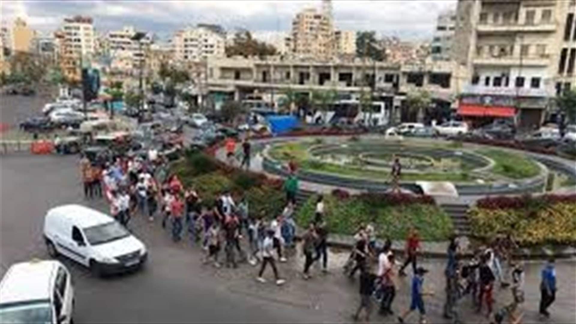 حاولوا قطع الطريق في صيدا ... لكن الجيش تدخّل (فيديو)