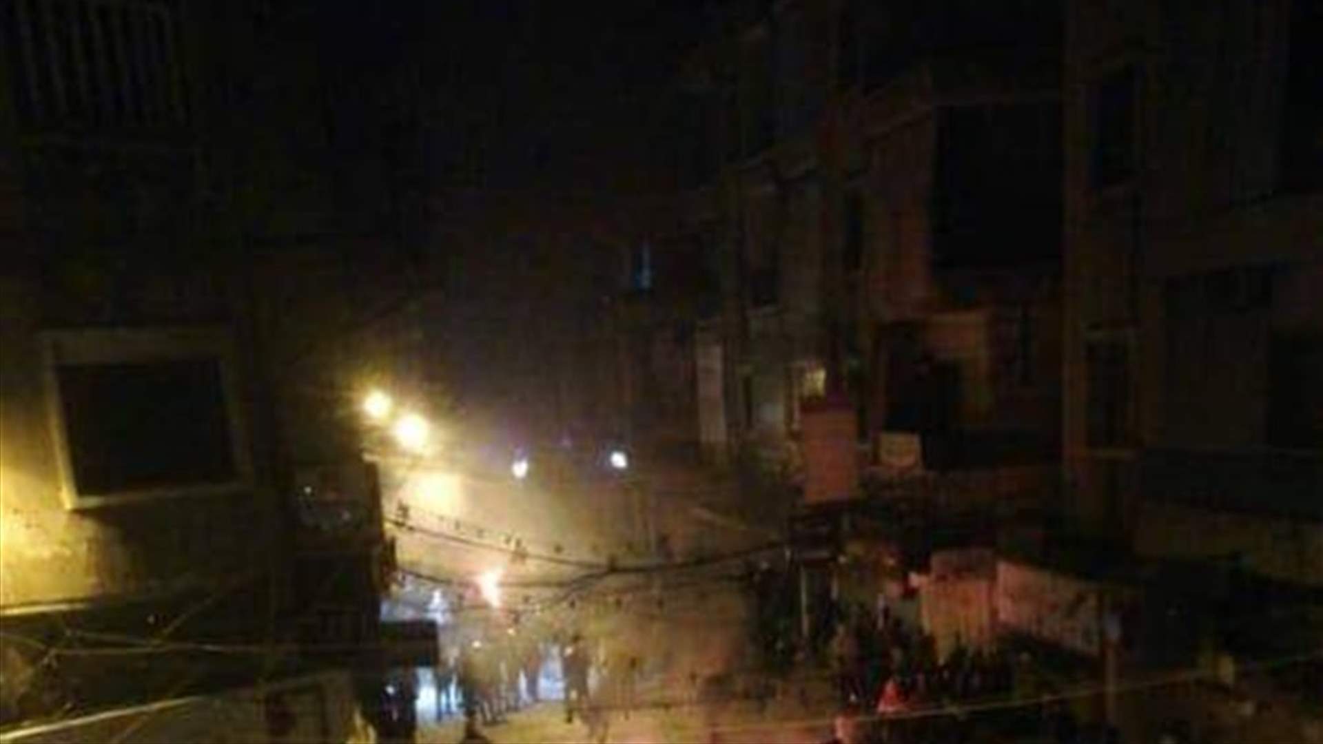 اشتباكات في ساحة النجمة بين الجيش والمحتجين ... (فيديو)
