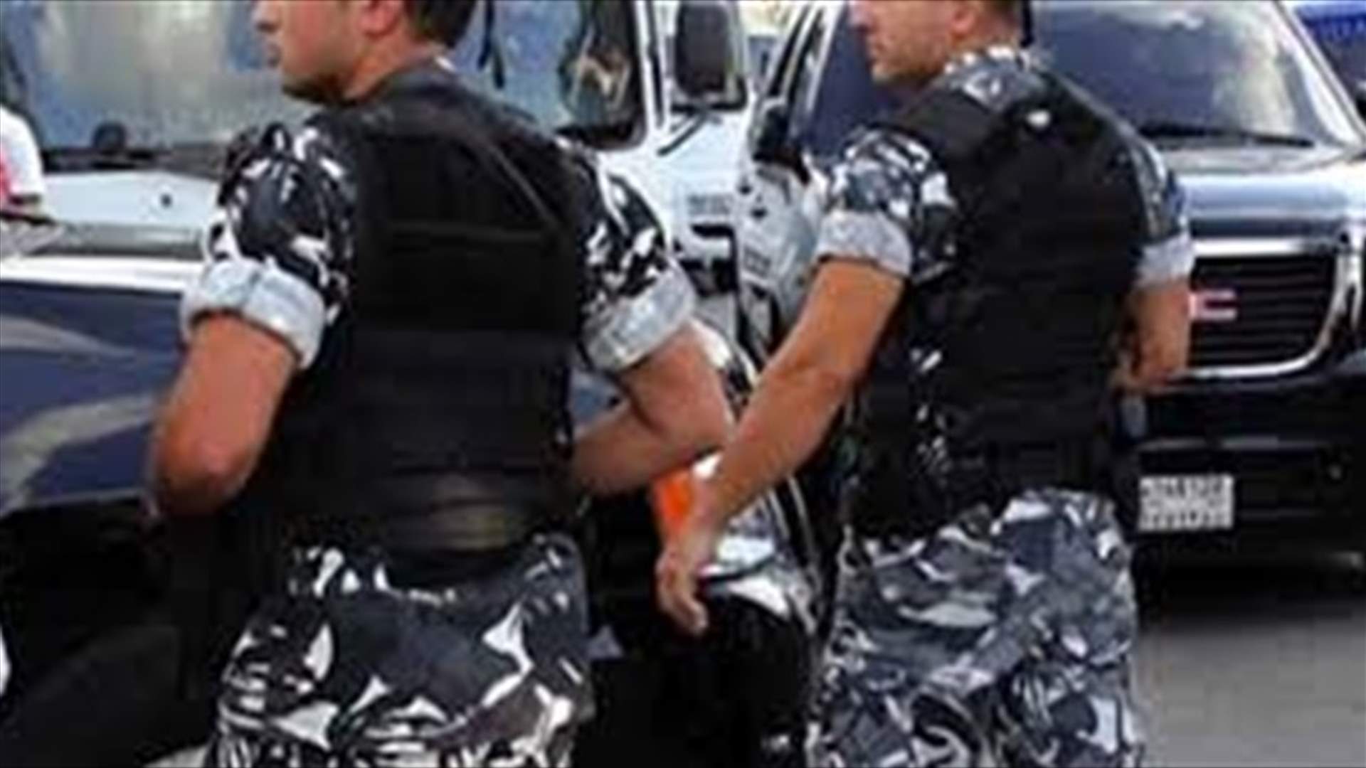 فيديو لاقتياد جريح من احد المستشفيات في طرابلس... وقوى الأمن توضح