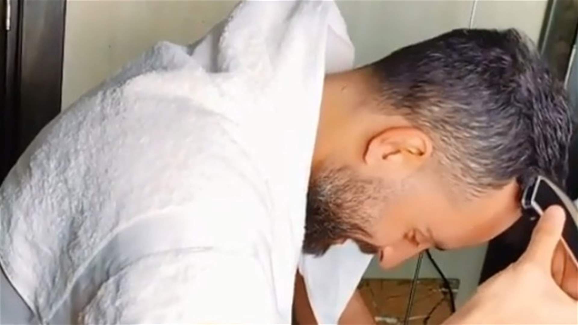 سعد رمضان ينفّذ تحدّي "إحلق شعرك"... هكذا بدا حليق الرأس (فيديو)