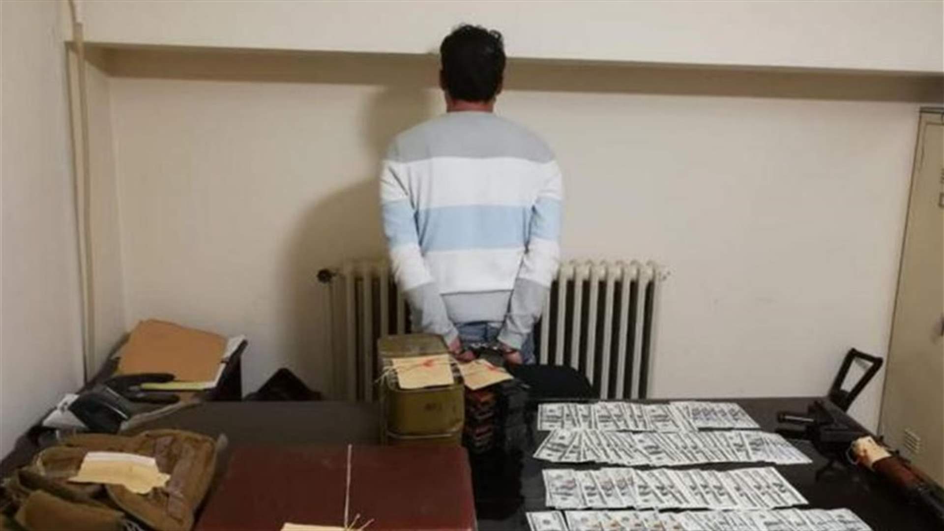 بعمليّة احترافيّة... شُعبة المعلومات تُوقِف الرّأس المدبّر لعصابة تسلب ضحاياها بعد إيهامهم بتصريف دولارات