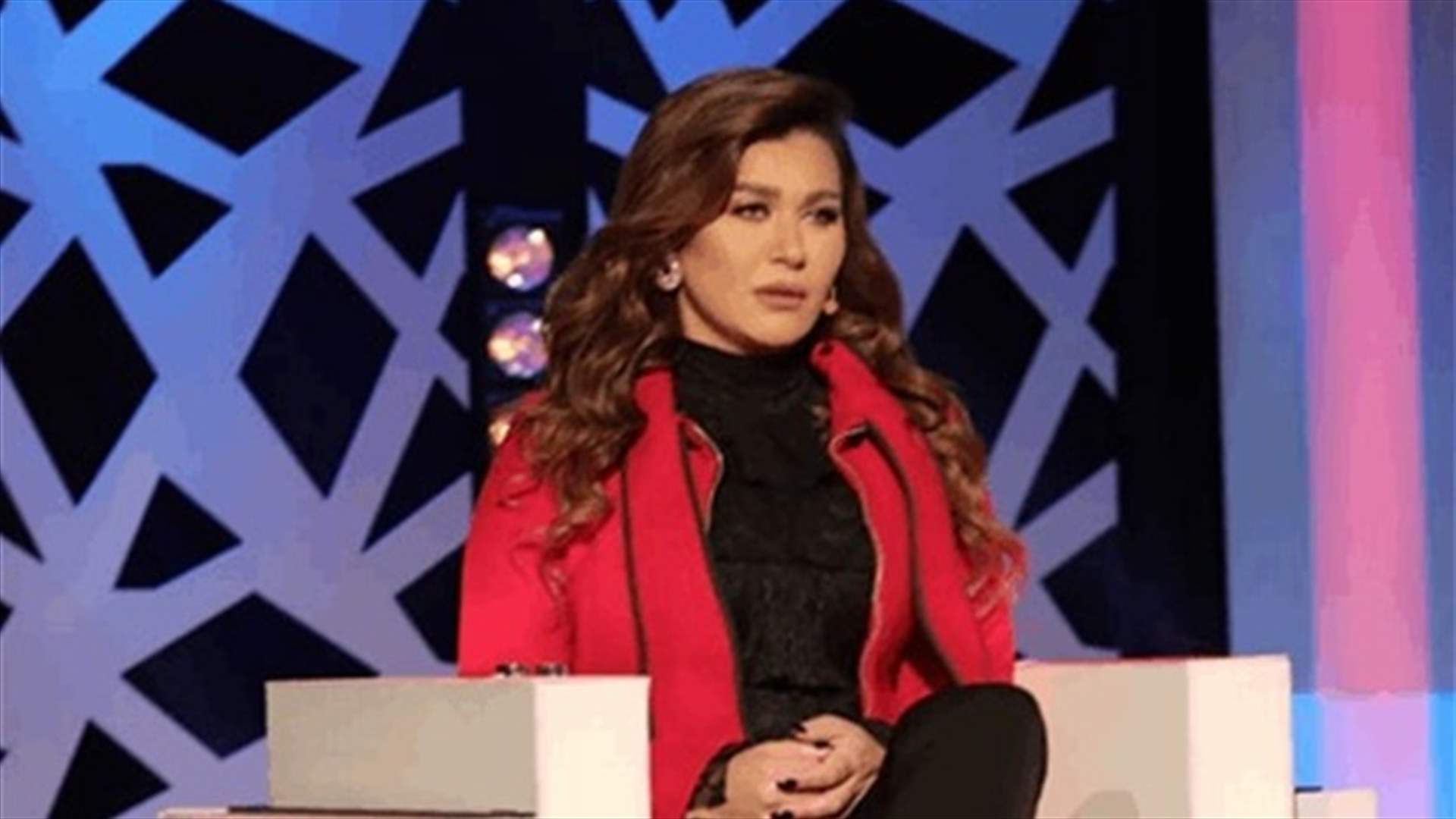 نادين الراسي: كلّ الممثلات منافقات... في العمل "هناك شدّ شعر"