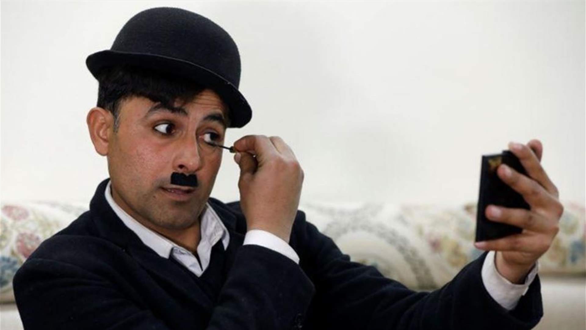 شارلي شابلن الباكستاني يحاول إضفاء البسمة في الأوقات الصعبة