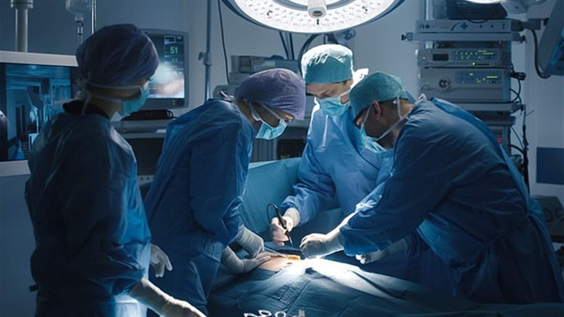 ما هي علاقة سماع الموسيقى خلال العملية الجراحية بالألم بعد الجراحة؟