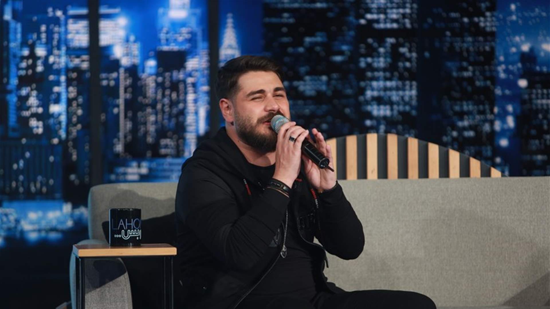 محمد المجذوب يغني "الحب الحب" في لهون وبس... وماذا قال عن دخوله القفص الذّهبي في العام 2021؟