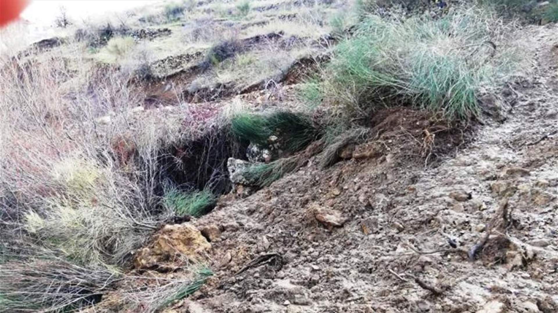 انهيار صخري في بشري تسبب بأضرار ... ومناشدة لوزارة الاشغال والهيئة العليا للاغاثة