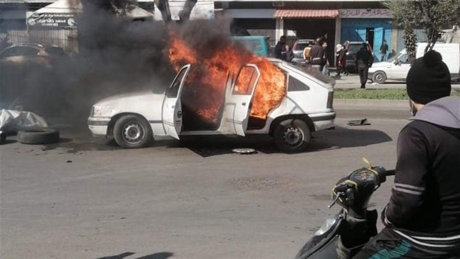 Protesters cut off Tripoli-Akkar road-[VIDEO]