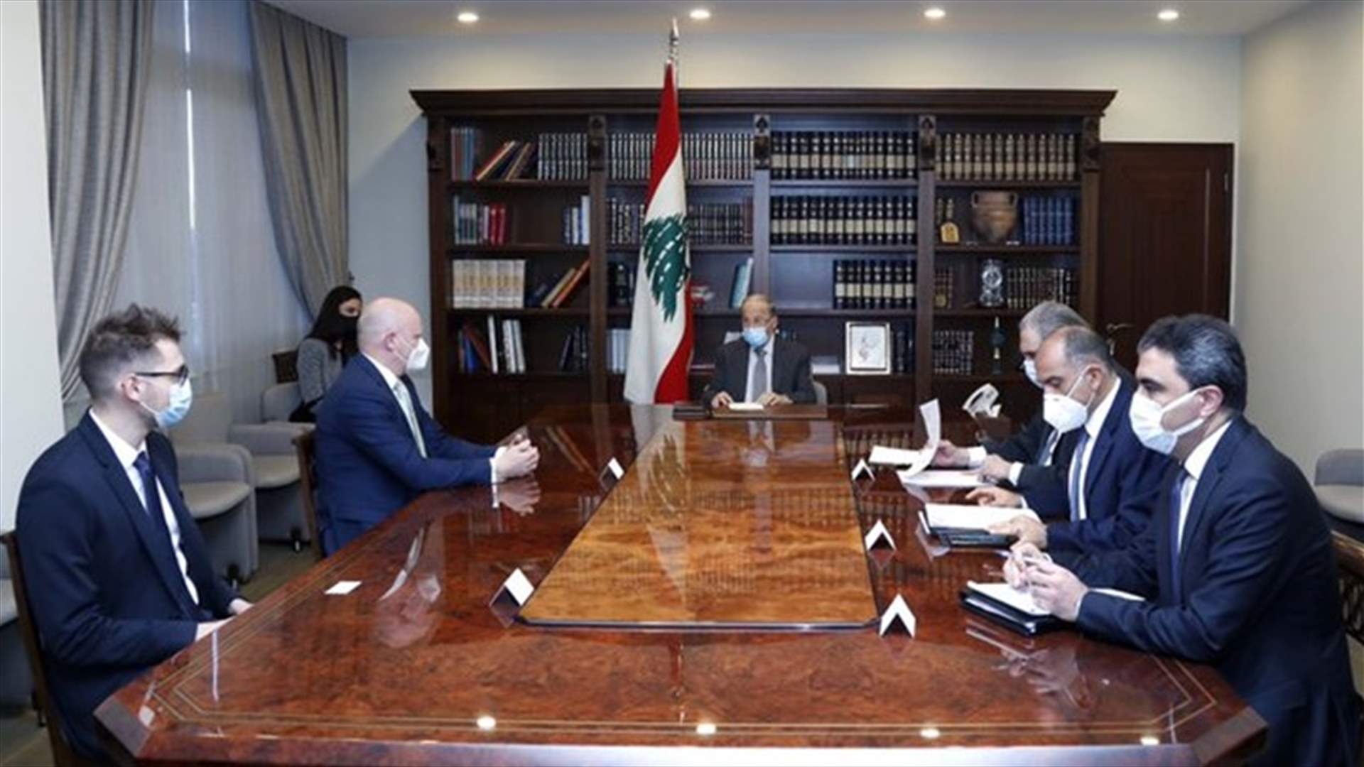 عون تبلغ انتهاء عملية توضيب المستوعبات التي تحتوي على مواد مشتعلة وجهوزية نقلها الى المانيا