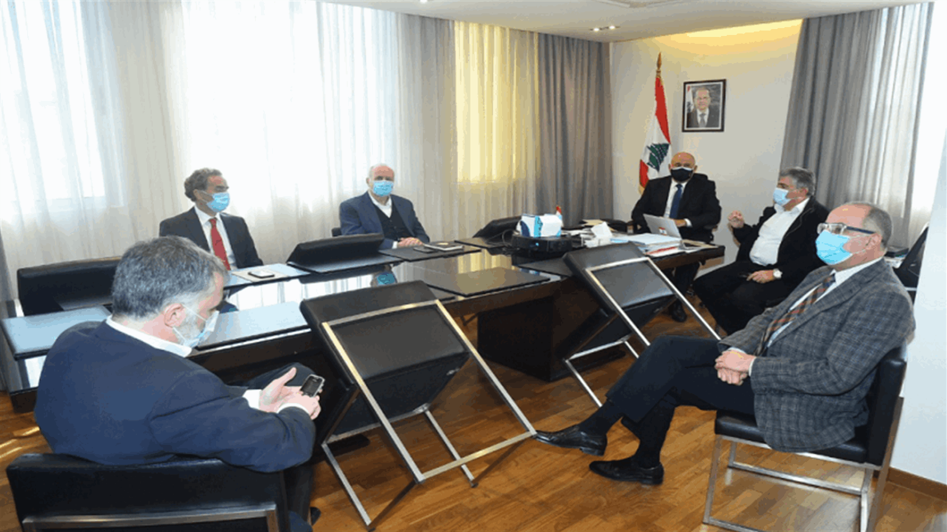 وزير الصناعة ترأس اجتماعا للبحث في وضع شركات الترابة