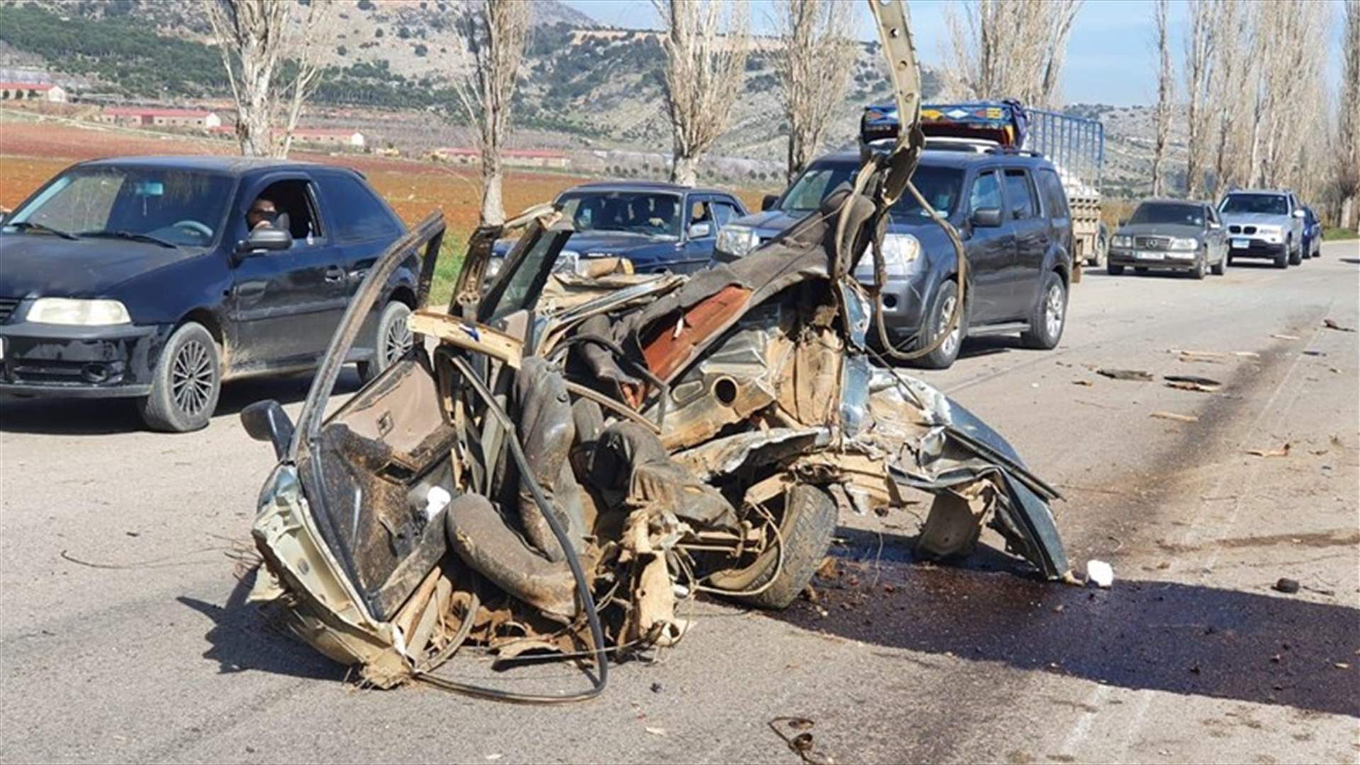 حادث سير مروّع في عميق... قتيل وتحطّم سياراتَين (صوَر)