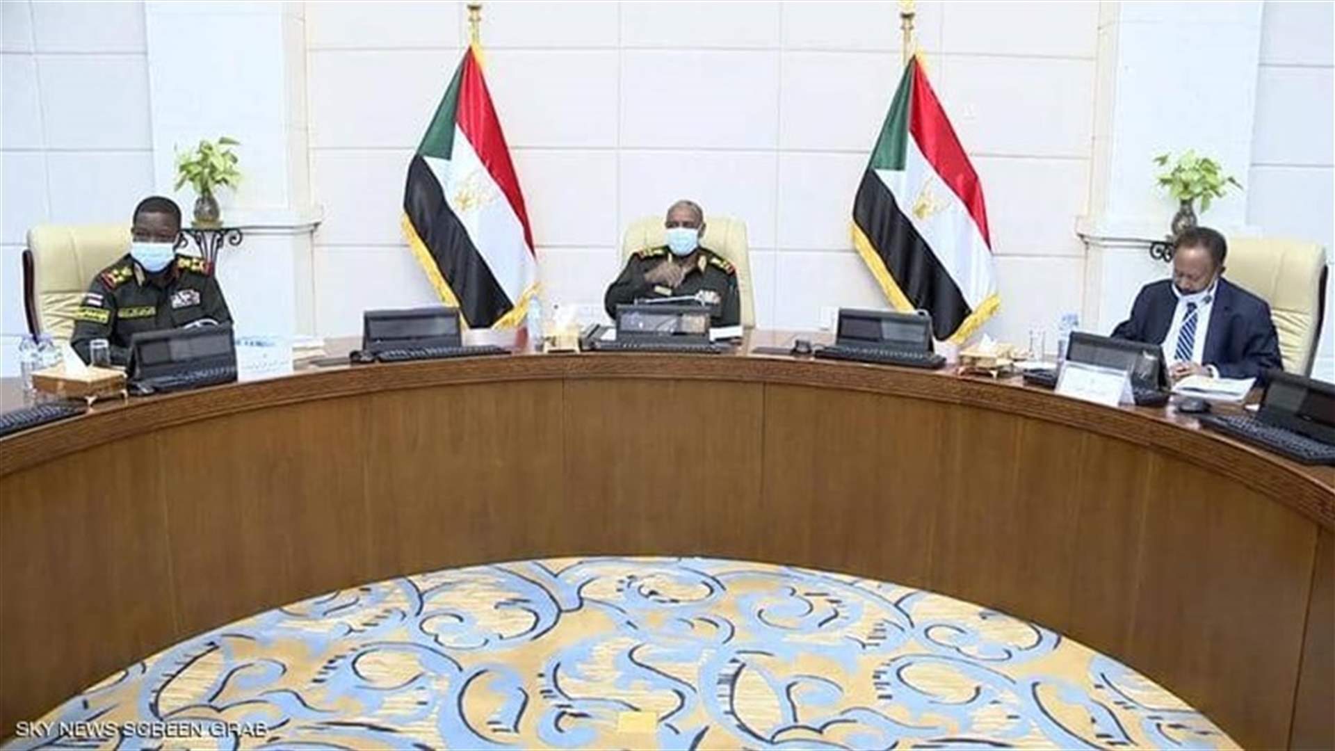 رئيس الوزراء السوداني يعلن الحكومة الجديدة