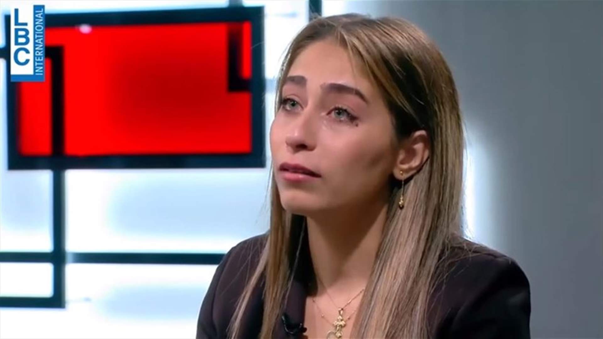رسائل مؤثرة ثمّ اكتشاف الحقيقة المرة فلقاء... رحلة بحث ولاء عن والدها في "أحمر بالخط العريض" أسرت المشاهدين!
