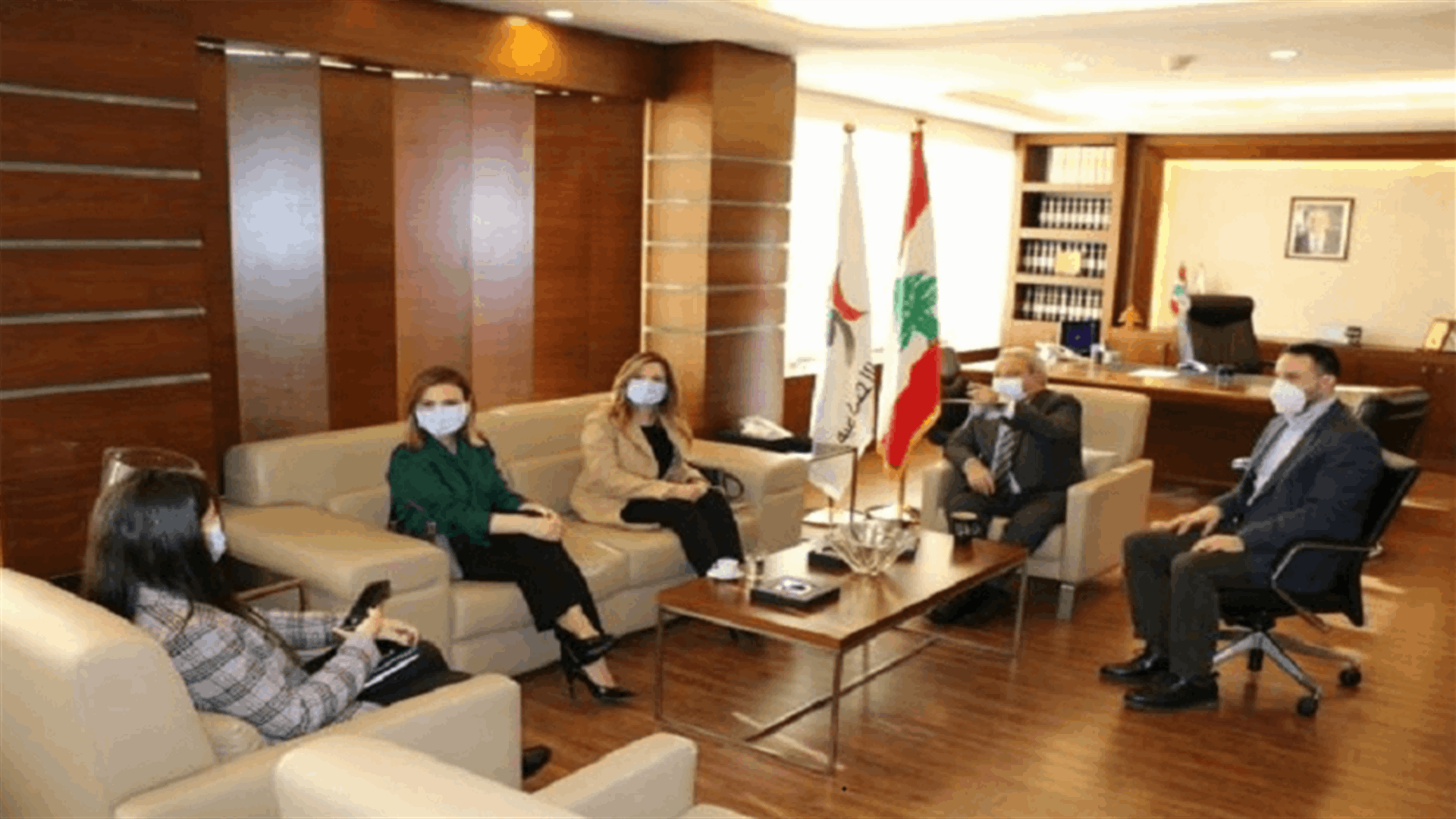 المشرفيه تابع مع يمين اوضاع العمال ومع اوهانيان شؤونا رياضية