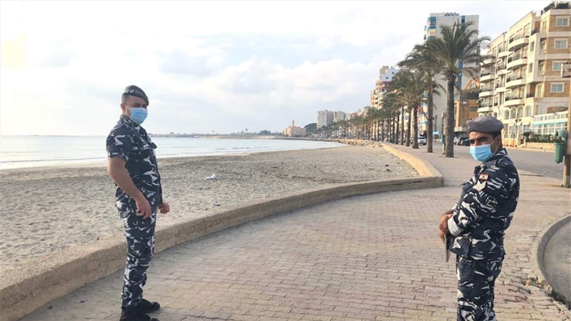 إخلاء الكورنيش البحري في صور من الرواد... (فيديو)
