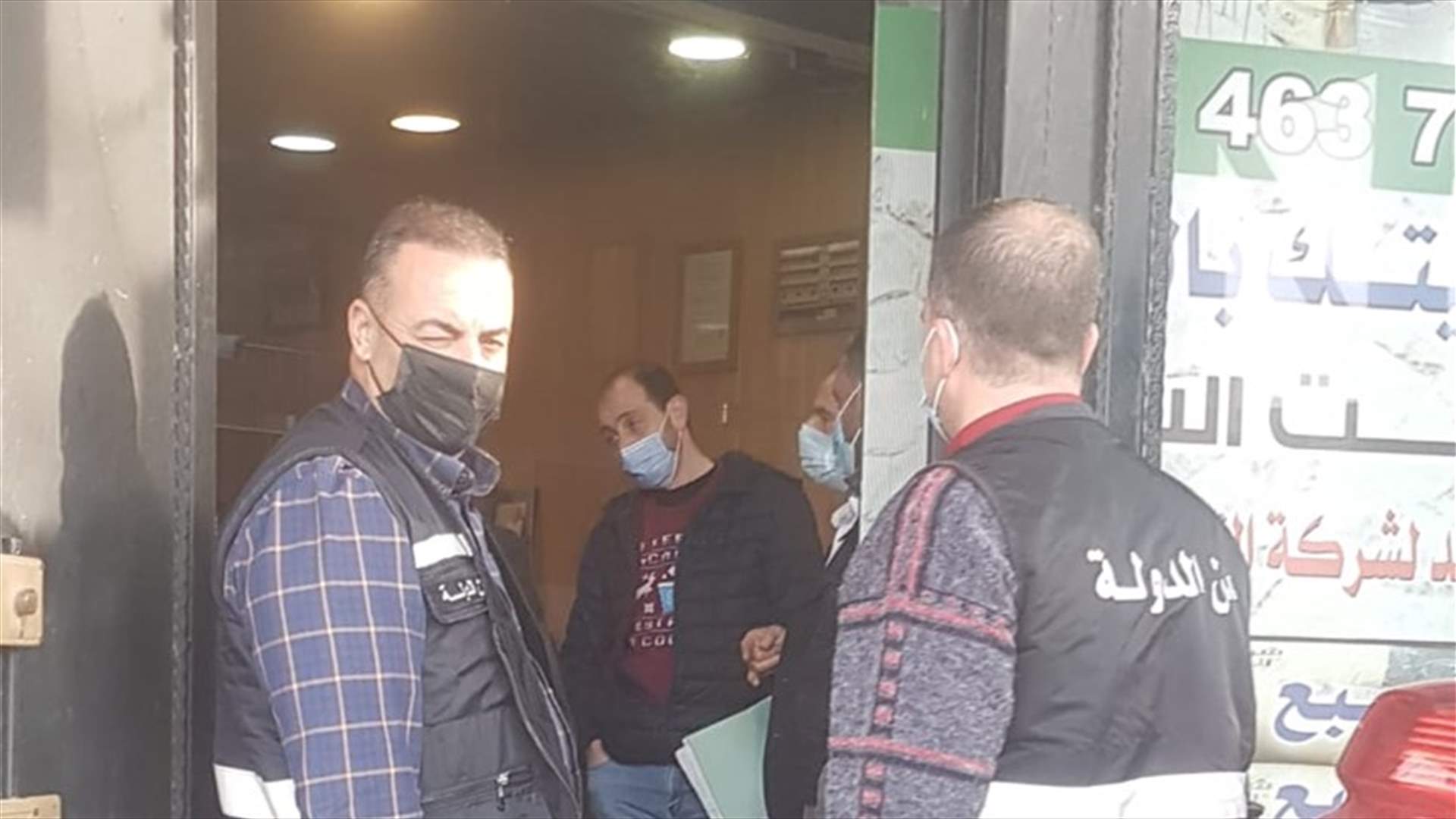 دورية مشتركة لوزارتي الاقتصاد والصناعة داهمت مستودعا لأحد تجار مادة الاسمنت