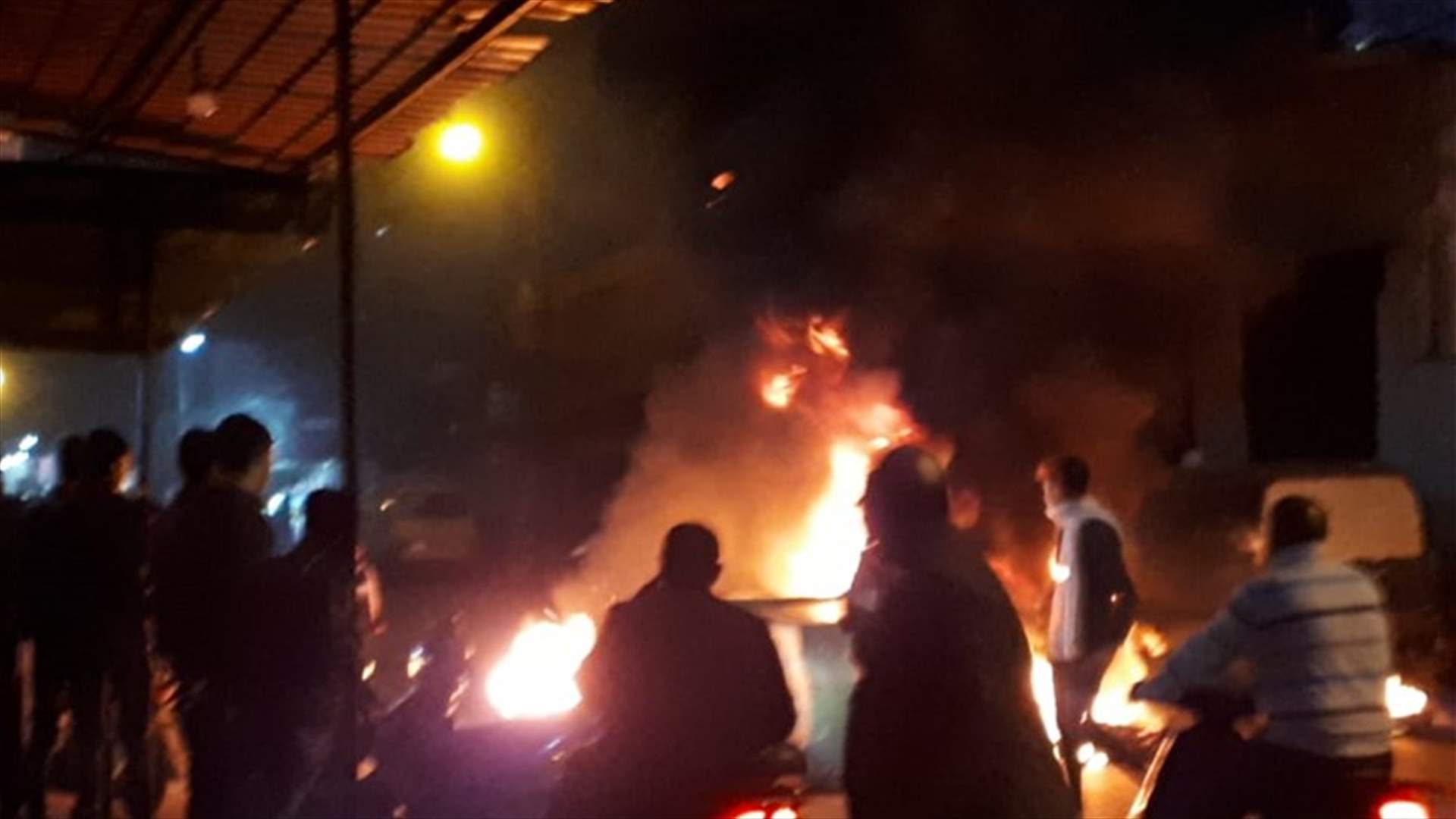 محتجون يقطعون طريق جسر نهر أبوعلي - التبانة