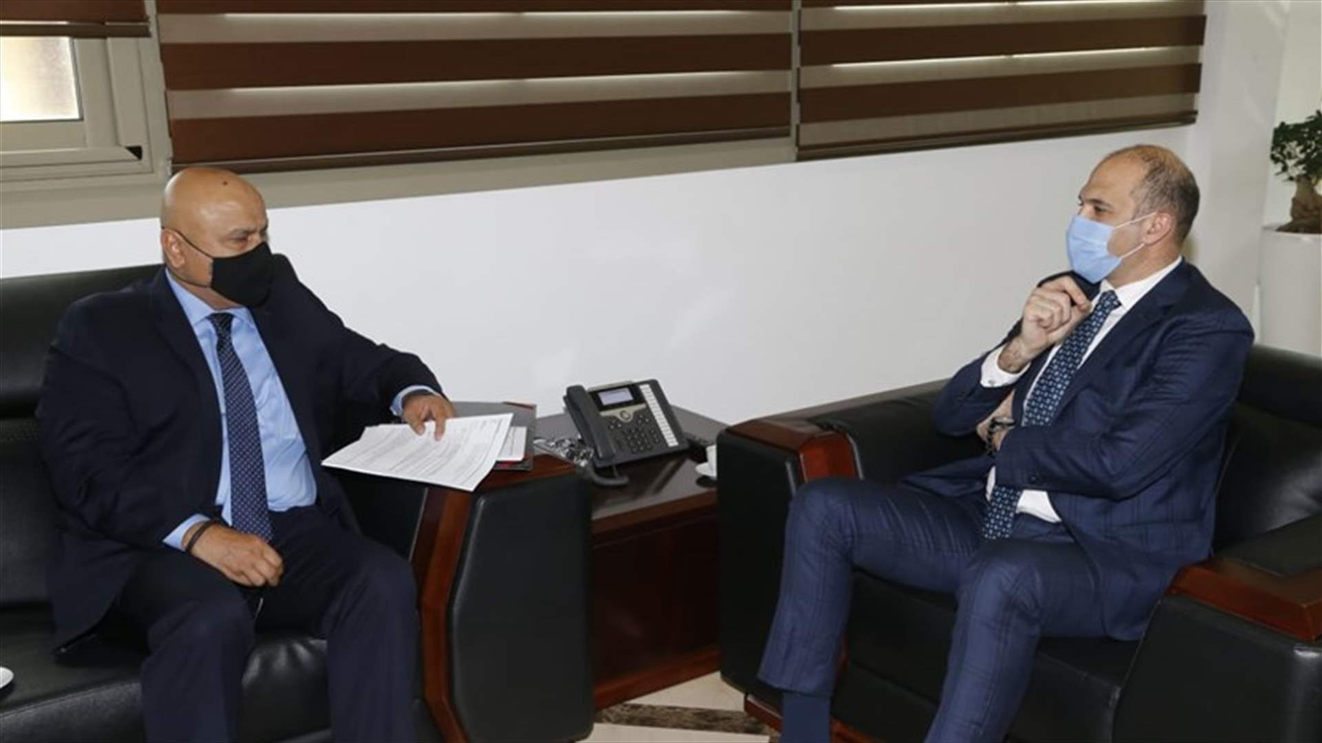 إجتماع بين حسن ومسؤولي البنك الدولي واتحاد جمعيات الصليب والهلال الأحمر وتأكيد الرقابة الدولية المستقلة لحملة التلقيح