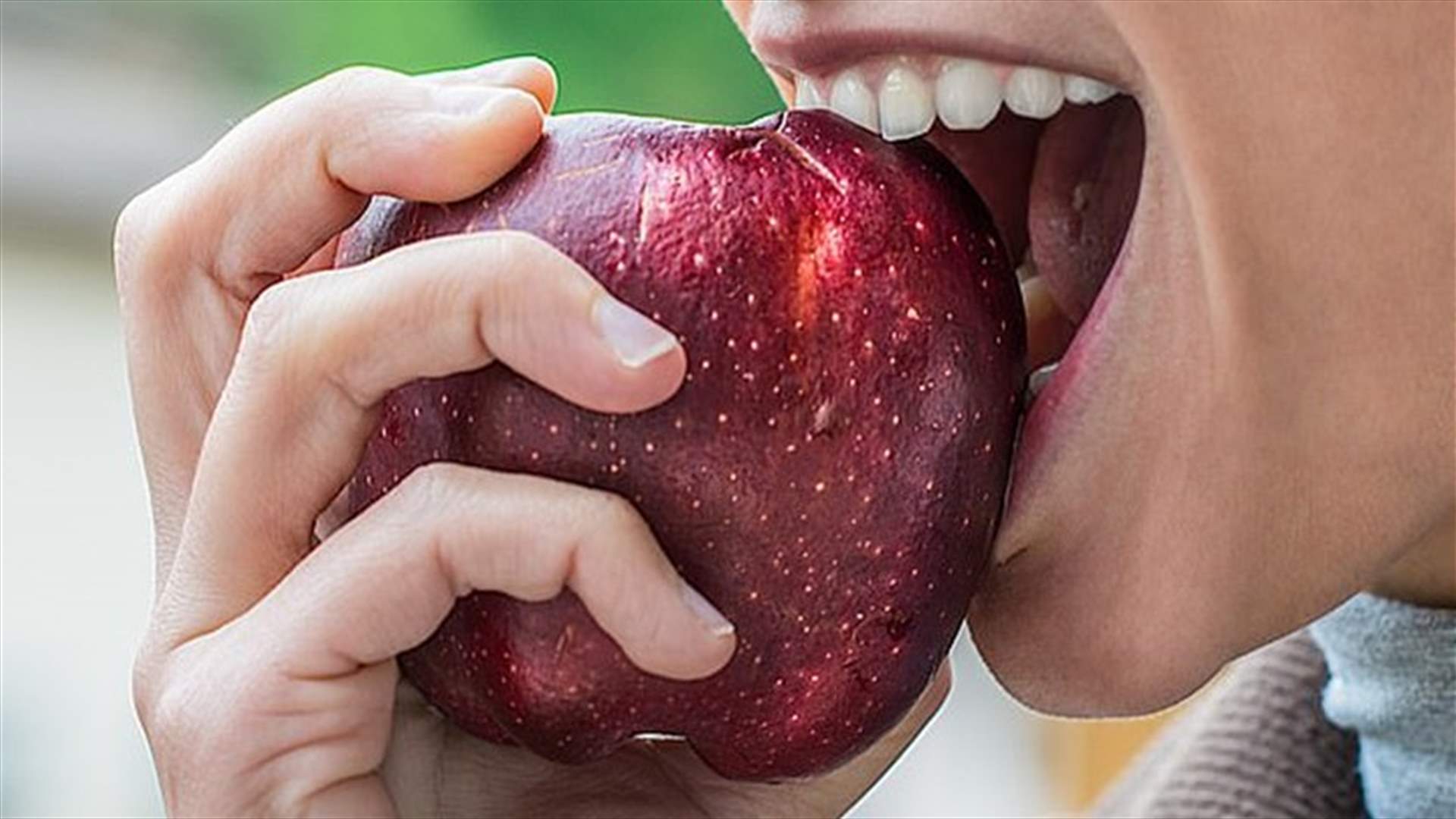 علماء يثبتون مقولة "تفاحة في اليوم تغنيك عن زيارة الطبيب"... إليكم التفاصيل