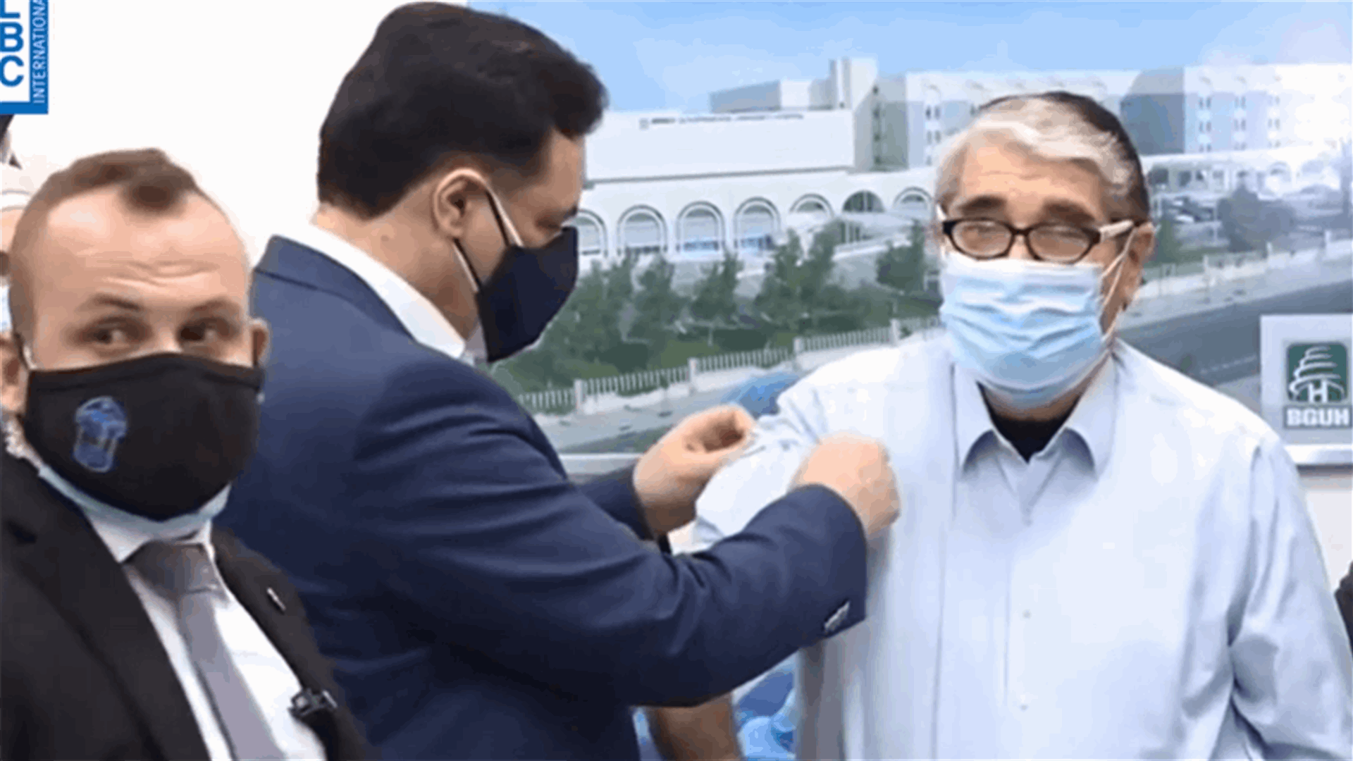 حملة التلقيح انطلقت في لبنان... وممثل لبناني كبير من أول المتلقين للقاح (فيديو)