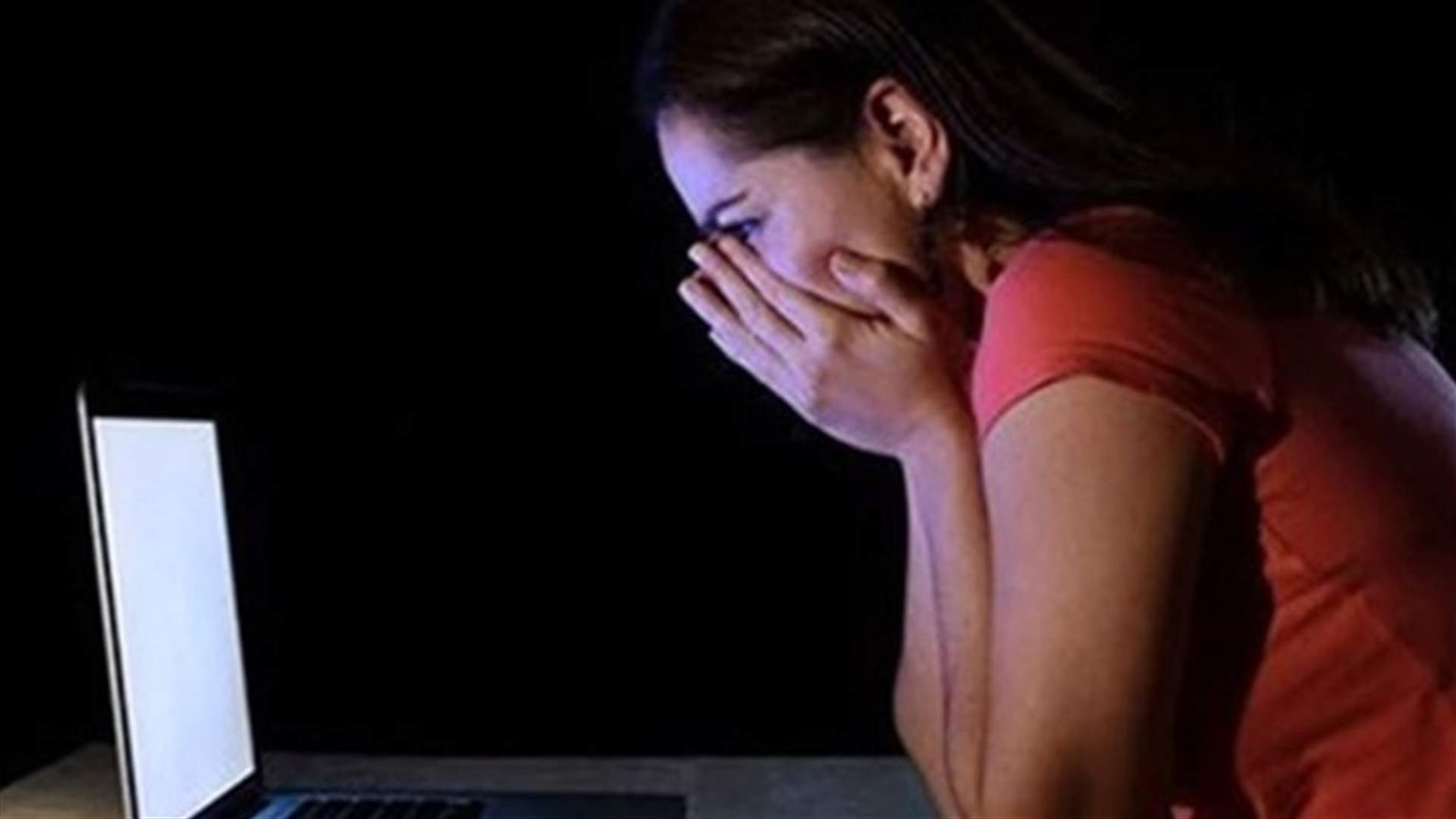 مكتب مكافحة جرائم المعلوماتية وحماية الملكية الفكرية يوقف شخصاً لإقدامه على ابتزاز فتاة قاصر